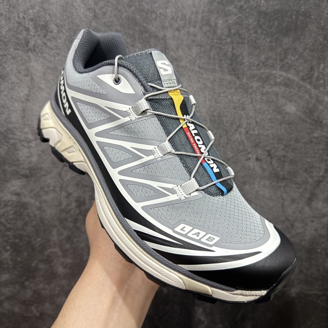 图片[3]-【PZ纯原】SALOMON XT-6 萨洛蒙潮流越野机能户外功能鞋 元祖灰 473057 全新版本出货 好货不怕晚 品质 细节 材料都是肉眼可以见！ 售前售后也是其它工厂无法匹敌！ 纯原外贸平台特供订单 耗时半年巨作 全套原纸板楦头开发 原厂特供网布配套加持 确保原汁原味 完美呈现版型 原档数据独家私模五层组合大底 原装Ortholite轻量化鞋垫 中底布带钢印编号 原厂TPU锁扣 进口港宝加持 后跟自然饱满 还原公司包裹性 鞋面以“锯齿”状的包裹系统呈现 在基色底之下加入了各种色点缀 将公司的最新技术和时尚前卫的造型融入耐用的长跑款式中 鞋面由 TPU 薄膜制成 并焊接在高耐磨网眼上 使其既时尚又坚固 由 ACS底盘支撑 可增强稳定性和支撑力 以及由橡胶凸耳 Contragrip外底覆盖的 EVA 缓冲中底 旨在应对崎岖的地形 鞋舌上的彩色Salomon 标签、Quicklace 系统以及鞋头、鞋舌和鞋跟上的附加品牌使细节更加完美 让穿着者可以轻松驾驭户外与通勤下的任何运动生活场景 无缝鞋身户外随意纵横 颜值与脚感兼备 出街通勤 绝对非常吸睛 你值得拥有 尺码：36 36.5 37.5 38 38.5 39 40 40.5 41 42 42.5 43 44 44.5 45-选品中心