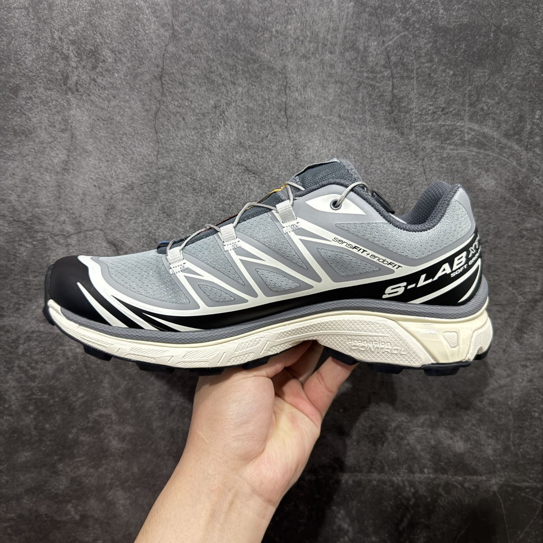 图片[2]-【PZ纯原】SALOMON XT-6 萨洛蒙潮流越野机能户外功能鞋 元祖灰 473057 全新版本出货 好货不怕晚 品质 细节 材料都是肉眼可以见！ 售前售后也是其它工厂无法匹敌！ 纯原外贸平台特供订单 耗时半年巨作 全套原纸板楦头开发 原厂特供网布配套加持 确保原汁原味 完美呈现版型 原档数据独家私模五层组合大底 原装Ortholite轻量化鞋垫 中底布带钢印编号 原厂TPU锁扣 进口港宝加持 后跟自然饱满 还原公司包裹性 鞋面以“锯齿”状的包裹系统呈现 在基色底之下加入了各种色点缀 将公司的最新技术和时尚前卫的造型融入耐用的长跑款式中 鞋面由 TPU 薄膜制成 并焊接在高耐磨网眼上 使其既时尚又坚固 由 ACS底盘支撑 可增强稳定性和支撑力 以及由橡胶凸耳 Contragrip外底覆盖的 EVA 缓冲中底 旨在应对崎岖的地形 鞋舌上的彩色Salomon 标签、Quicklace 系统以及鞋头、鞋舌和鞋跟上的附加品牌使细节更加完美 让穿着者可以轻松驾驭户外与通勤下的任何运动生活场景 无缝鞋身户外随意纵横 颜值与脚感兼备 出街通勤 绝对非常吸睛 你值得拥有 尺码：36 36.5 37.5 38 38.5 39 40 40.5 41 42 42.5 43 44 44.5 45-选品中心