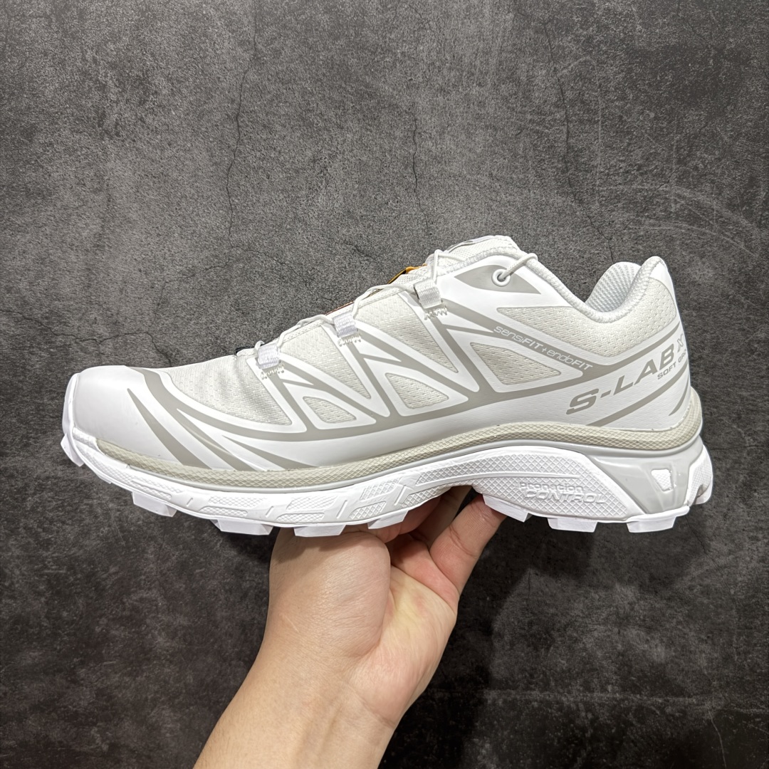图片[2]-【PZ纯原】SALOMON XT-6 萨洛蒙潮流越野机能户外功能鞋 白色 412529 全新版本出货 好货不怕晚 品质 细节 材料都是肉眼可以见！ 售前售后也是其它工厂无法匹敌！ 纯原外贸平台特供订单 耗时半年巨作 全套原纸板楦头开发 原厂特供网布配套加持 确保原汁原味 完美呈现版型 原档数据独家私模五层组合大底 原装Ortholite轻量化鞋垫 中底布带钢印编号 原厂TPU锁扣 进口港宝加持 后跟自然饱满 还原公司包裹性 鞋面以“锯齿”状的包裹系统呈现 在基色底之下加入了各种色点缀 将公司的最新技术和时尚前卫的造型融入耐用的长跑款式中 鞋面由 TPU 薄膜制成 并焊接在高耐磨网眼上 使其既时尚又坚固 由 ACS底盘支撑 可增强稳定性和支撑力 以及由橡胶凸耳 Contragrip外底覆盖的 EVA 缓冲中底 旨在应对崎岖的地形 鞋舌上的彩色Salomon 标签、Quicklace 系统以及鞋头、鞋舌和鞋跟上的附加品牌使细节更加完美 让穿着者可以轻松驾驭户外与通勤下的任何运动生活场景 无缝鞋身户外随意纵横 颜值与脚感兼备 出街通勤 绝对非常吸睛 你值得拥有 尺码：36 36.5 37.5 38 38.5 39 40 40.5 41 42 42.5 43 44 44.5 45-选品中心