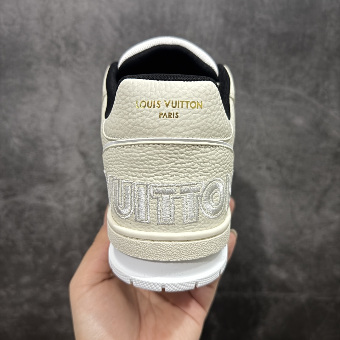 图片[4]-【莞产LG纯原版】 LV Trainer系列高奢运动鞋 新款芯片顶级 潮人必备单品 同步ZP官网空胶工艺 鞋舌、挂饰均镶嵌NFC芯片感应装置 正确胶片断点式设计 中底正确还原原版油印字母比例 1：1原楦格板、楦头、刀磨全新升级！ 独家订制顶级压纹麂皮 原版开模TPU大底 质感原版一致 垫脚聚米微料加透气英伦网布 披靡市场任何版本！细节完美呈现！ 代购指定版本 全新升级最新双盒包装 扫码秒进官网！ 全套包装配件同比原版 尺码： 35-45-选品中心