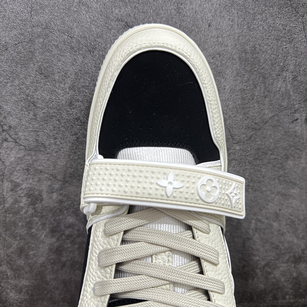 图片[5]-【莞产LG纯原版】 LV Trainer系列高奢运动鞋 新款芯片顶级 潮人必备单品 同步ZP官网空胶工艺 鞋舌、挂饰均镶嵌NFC芯片感应装置 正确胶片断点式设计 中底正确还原原版油印字母比例 1：1原楦格板、楦头、刀磨全新升级！ 独家订制顶级压纹麂皮 原版开模TPU大底 质感原版一致 垫脚聚米微料加透气英伦网布 披靡市场任何版本！细节完美呈现！ 代购指定版本 全新升级最新双盒包装 扫码秒进官网！ 全套包装配件同比原版 尺码： 35-45-选品中心