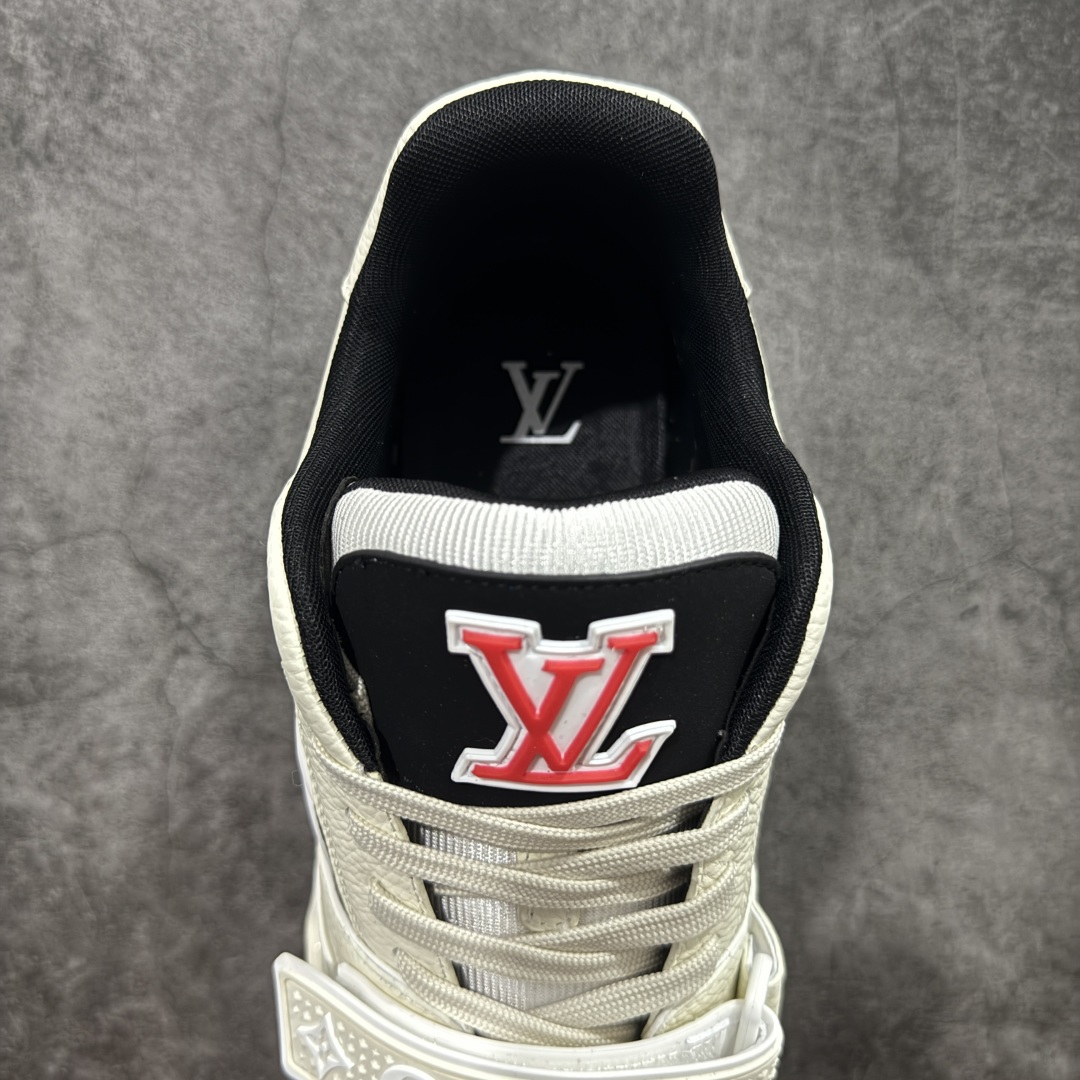 图片[8]-【莞产LG纯原版】 LV Trainer系列高奢运动鞋 新款芯片顶级 潮人必备单品 同步ZP官网空胶工艺 鞋舌、挂饰均镶嵌NFC芯片感应装置 正确胶片断点式设计 中底正确还原原版油印字母比例 1：1原楦格板、楦头、刀磨全新升级！ 独家订制顶级压纹麂皮 原版开模TPU大底 质感原版一致 垫脚聚米微料加透气英伦网布 披靡市场任何版本！细节完美呈现！ 代购指定版本 全新升级最新双盒包装 扫码秒进官网！ 全套包装配件同比原版 尺码： 35-45-选品中心