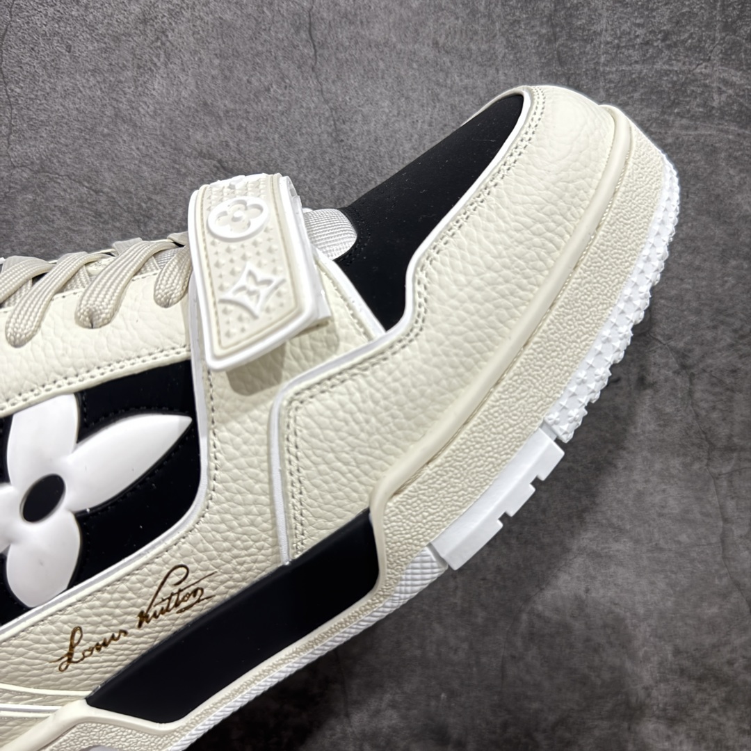 图片[6]-【莞产LG纯原版】 LV Trainer系列高奢运动鞋 新款芯片顶级 潮人必备单品 同步ZP官网空胶工艺 鞋舌、挂饰均镶嵌NFC芯片感应装置 正确胶片断点式设计 中底正确还原原版油印字母比例 1：1原楦格板、楦头、刀磨全新升级！ 独家订制顶级压纹麂皮 原版开模TPU大底 质感原版一致 垫脚聚米微料加透气英伦网布 披靡市场任何版本！细节完美呈现！ 代购指定版本 全新升级最新双盒包装 扫码秒进官网！ 全套包装配件同比原版 尺码： 35-45-选品中心