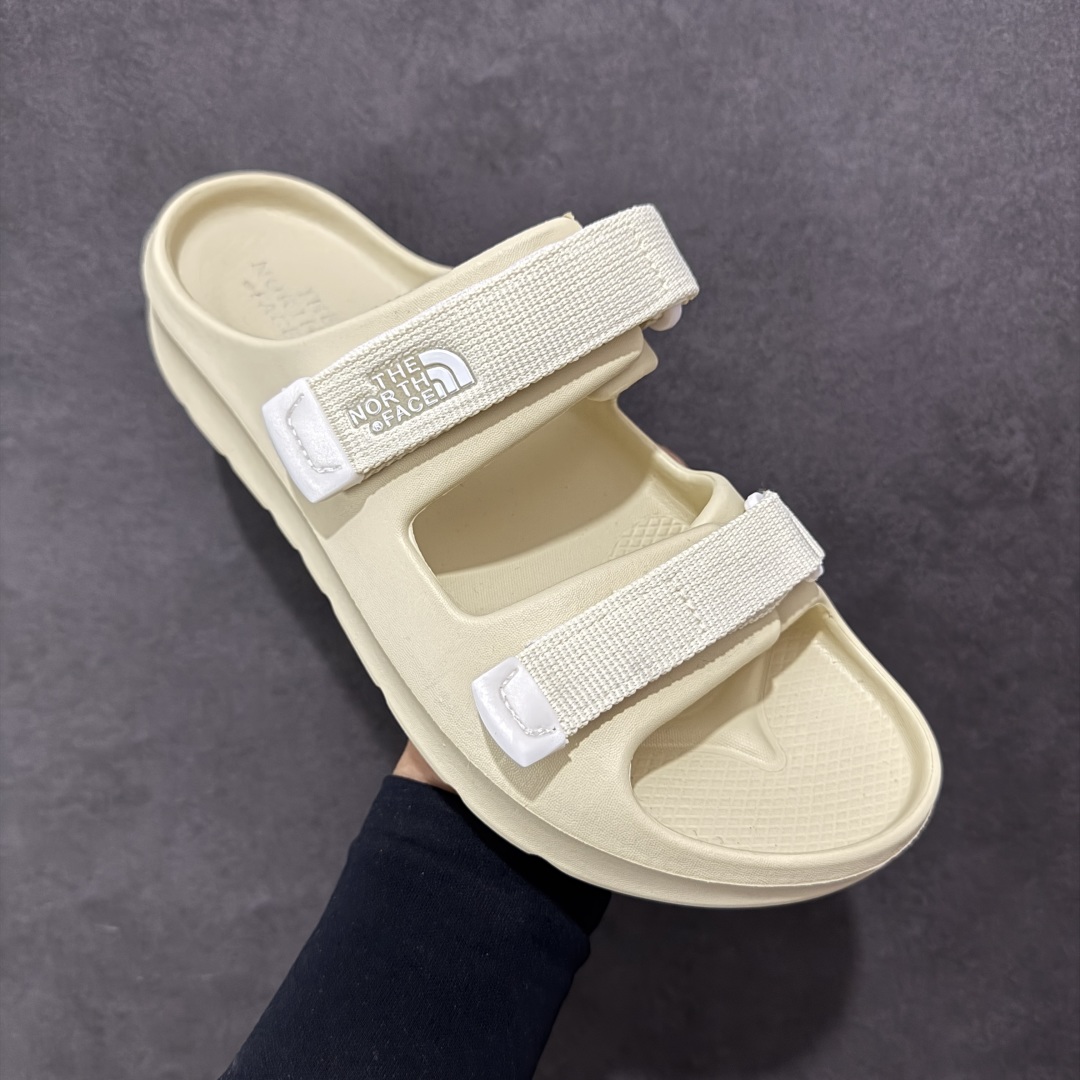 图片[3]-【公司级】The North Face TNF北脸 北面溯溪鞋男户外耐磨轻便沙滩凉鞋 一脚蹬 拖鞋，从外观上看，这款凉鞋采用了简约而不失时尚的设计风格，无论是搭配休闲装还是运动装都能轻松驾驭。鞋面选用了柔韧耐久的材料，确保了长时间穿着的舒适性和耐用性。同时，魔术贴搭扣的设计更是为鞋子增添了一抹亮色，不仅方便灵活调节松紧度，还能有效避免脚背压迫感，适合各种脚型的人群穿着。中底部分，The North Face北面凉鞋46BH采用了双密度注模EVA材料。这种材料具有优异的缓震性能和耐磨性，能够有效减少磨损并提供更多防护。无论是在崎岖的山路上行走还是在平坦的城市街道上漫步，它都能为你的双脚提供稳定的支撑和舒适的体验。外底方面，这款凉鞋同样表现出色。抓地耐磨的外底设计使得鞋子具有出色的灵活性和抓地力，无论你是在湿滑的地面上行走还是在干燥的岩石上攀爬，它都能时刻保持步态平稳。此外，带有立体纹路设计的鞋底还增加了穿着的舒适度并减少了磨损的可能性。 尺码： 39-45 编码： AB210220-选品中心