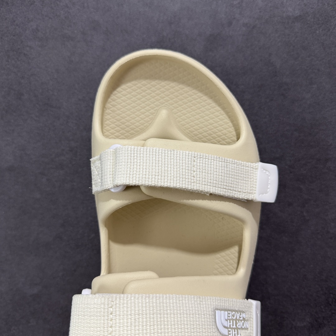 图片[8]-【公司级】The North Face TNF北脸 北面溯溪鞋男户外耐磨轻便沙滩凉鞋 一脚蹬 拖鞋，从外观上看，这款凉鞋采用了简约而不失时尚的设计风格，无论是搭配休闲装还是运动装都能轻松驾驭。鞋面选用了柔韧耐久的材料，确保了长时间穿着的舒适性和耐用性。同时，魔术贴搭扣的设计更是为鞋子增添了一抹亮色，不仅方便灵活调节松紧度，还能有效避免脚背压迫感，适合各种脚型的人群穿着。中底部分，The North Face北面凉鞋46BH采用了双密度注模EVA材料。这种材料具有优异的缓震性能和耐磨性，能够有效减少磨损并提供更多防护。无论是在崎岖的山路上行走还是在平坦的城市街道上漫步，它都能为你的双脚提供稳定的支撑和舒适的体验。外底方面，这款凉鞋同样表现出色。抓地耐磨的外底设计使得鞋子具有出色的灵活性和抓地力，无论你是在湿滑的地面上行走还是在干燥的岩石上攀爬，它都能时刻保持步态平稳。此外，带有立体纹路设计的鞋底还增加了穿着的舒适度并减少了磨损的可能性。 尺码： 39-45 编码： AB210220-选品中心