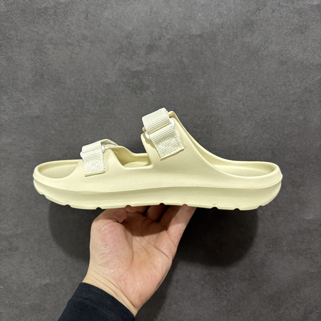 图片[2]-【公司级】The North Face TNF北脸 北面溯溪鞋男户外耐磨轻便沙滩凉鞋 一脚蹬 拖鞋，从外观上看，这款凉鞋采用了简约而不失时尚的设计风格，无论是搭配休闲装还是运动装都能轻松驾驭。鞋面选用了柔韧耐久的材料，确保了长时间穿着的舒适性和耐用性。同时，魔术贴搭扣的设计更是为鞋子增添了一抹亮色，不仅方便灵活调节松紧度，还能有效避免脚背压迫感，适合各种脚型的人群穿着。中底部分，The North Face北面凉鞋46BH采用了双密度注模EVA材料。这种材料具有优异的缓震性能和耐磨性，能够有效减少磨损并提供更多防护。无论是在崎岖的山路上行走还是在平坦的城市街道上漫步，它都能为你的双脚提供稳定的支撑和舒适的体验。外底方面，这款凉鞋同样表现出色。抓地耐磨的外底设计使得鞋子具有出色的灵活性和抓地力，无论你是在湿滑的地面上行走还是在干燥的岩石上攀爬，它都能时刻保持步态平稳。此外，带有立体纹路设计的鞋底还增加了穿着的舒适度并减少了磨损的可能性。 尺码： 39-45 编码： AB210220-选品中心