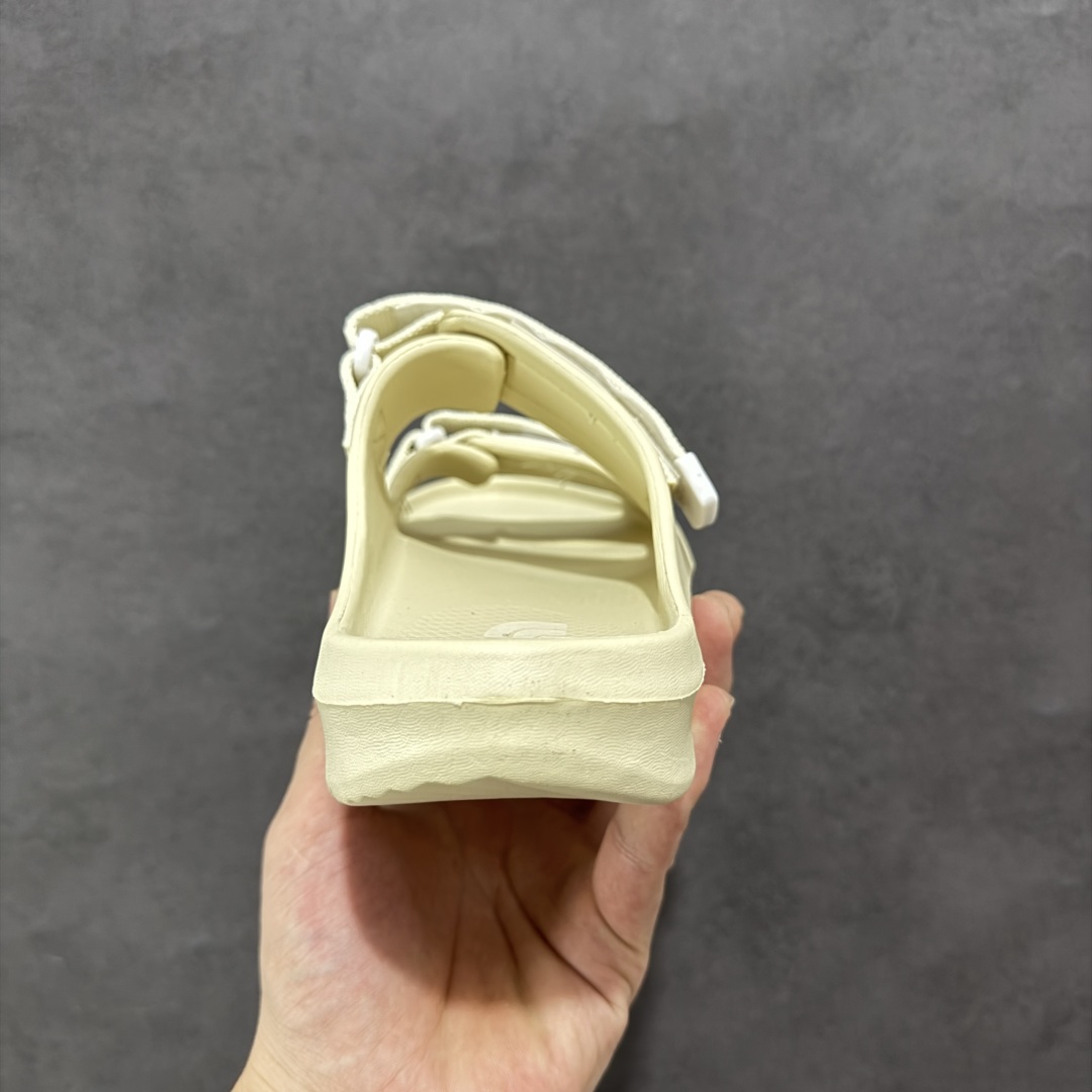 图片[4]-【公司级】The North Face TNF北脸 北面溯溪鞋男户外耐磨轻便沙滩凉鞋 一脚蹬 拖鞋，从外观上看，这款凉鞋采用了简约而不失时尚的设计风格，无论是搭配休闲装还是运动装都能轻松驾驭。鞋面选用了柔韧耐久的材料，确保了长时间穿着的舒适性和耐用性。同时，魔术贴搭扣的设计更是为鞋子增添了一抹亮色，不仅方便灵活调节松紧度，还能有效避免脚背压迫感，适合各种脚型的人群穿着。中底部分，The North Face北面凉鞋46BH采用了双密度注模EVA材料。这种材料具有优异的缓震性能和耐磨性，能够有效减少磨损并提供更多防护。无论是在崎岖的山路上行走还是在平坦的城市街道上漫步，它都能为你的双脚提供稳定的支撑和舒适的体验。外底方面，这款凉鞋同样表现出色。抓地耐磨的外底设计使得鞋子具有出色的灵活性和抓地力，无论你是在湿滑的地面上行走还是在干燥的岩石上攀爬，它都能时刻保持步态平稳。此外，带有立体纹路设计的鞋底还增加了穿着的舒适度并减少了磨损的可能性。 尺码： 39-45 编码： AB210220-选品中心