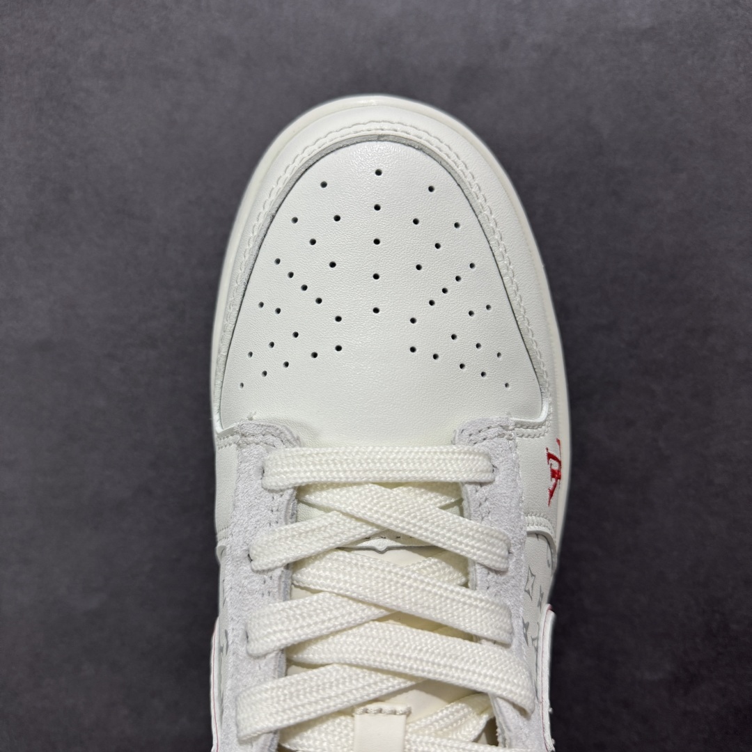 图片[8]-【定制版】Nk SB Dunk Low LV联名红白 3m反光 夜光效果 周年高端定制 低帮休闲板鞋 #高端定制鞋盒 大厂纯原品质出货 超高清洁度 皮料切割干净无任何毛边 细节完美 原厂OrthoLite（欧索莱）缓冲环保去味海绵鞋垫‼️ 货号：CH8311-275 尺码：36 36.5 37.5 38 38.5 39 40 40.5 41 42 42.5 43 44 44.5 45-选品中心