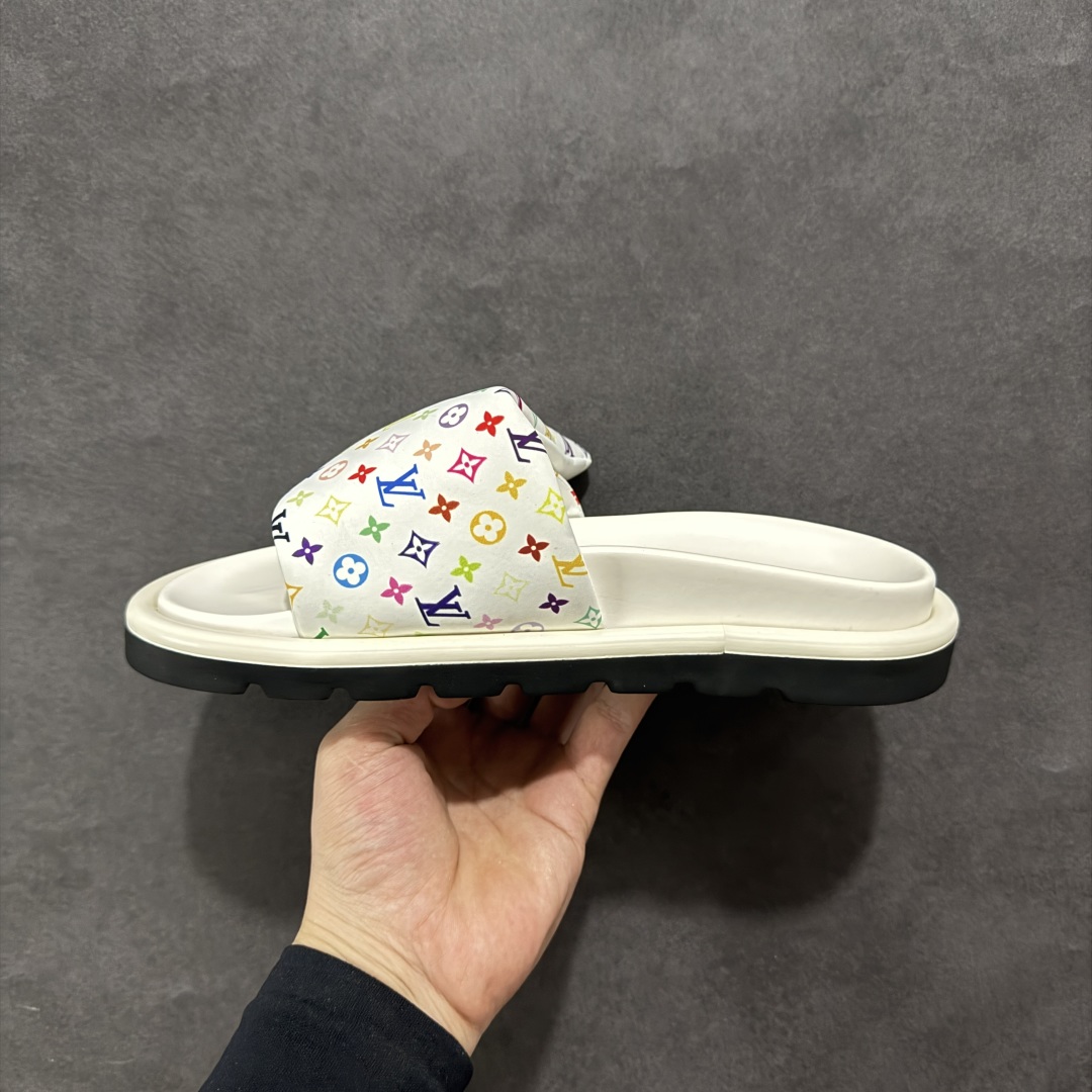 240 【广东礼盒版】LOUIS VUITTON ｜路易威登2025ss最新春夏款 村上隆/Takashi Murakami x LOUIS VUITTON 皮革 圆头套脚一字拖鞋 女款 白色