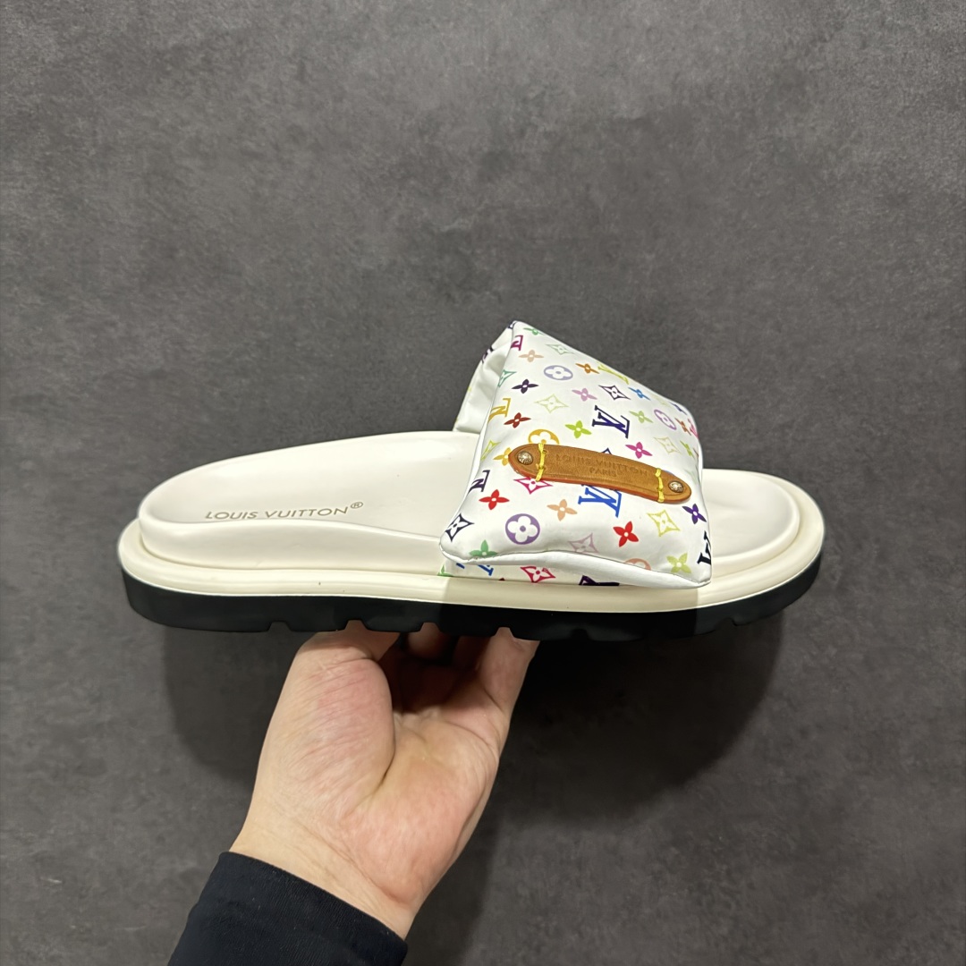 240 【广东礼盒版】LOUIS VUITTON ｜路易威登2025ss最新春夏款 村上隆/Takashi Murakami x LOUIS VUITTON 皮革 圆头套脚一字拖鞋 女款 白色