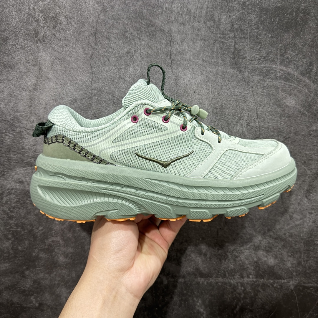 【公司级】HOKA ONE ONE Bondi B3 LS 运动舒适低帮跑步鞋 男女同款 高品质 原材料开发 邦代鞋头采用牛皮革材质 网面是MONO 纱材质 ,里面是蜂窝煤透气网眼定型。后跟设计采用皮革双缝线 ,HOKA经典的厚底设计。 鞋底采用EVA板材发泡 脚感舒适 减震耐磨透气跑步运动鞋 尺码 36 36.5 37.5 38 38.5 39 40 40.5 41 42 42.5 43 44 44.5 45 46 47-选品中心