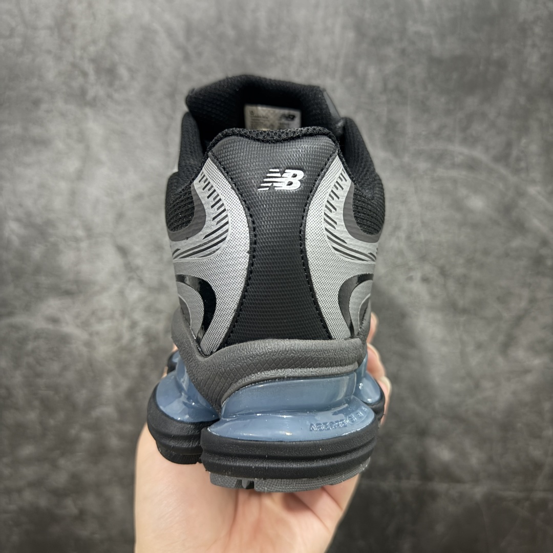 图片[4]-【公司级】New Balance NB2000 舒适百搭防滑耐磨低帮 休闲跑步鞋 New Balance 在近两年的球鞋市场屡出奇招，在经典鞋型保持进一步增长的同时，推出的每一款新鞋型也都有傲人的战绩。在 327、9060 等鞋型获得成功之后，今天 New Balance 家族又迎来了新鲜血液的注入。这双New Balance 2000 依然是融合了新旧元素的跑鞋造型，命名为 2000，或许是它的设计理念有着 Y2K 的血统。最大的亮点，在于这双鞋的中底。外侧以五个ABZORB 单元，带来极具辨识度和冲击力的视觉效果，让这双鞋在外观和脚感方面都颇具吸引力。 尺码：36 37 37.5 38 38.5 39 40 40.5 41 42 42.5 43 44 45-选品中心