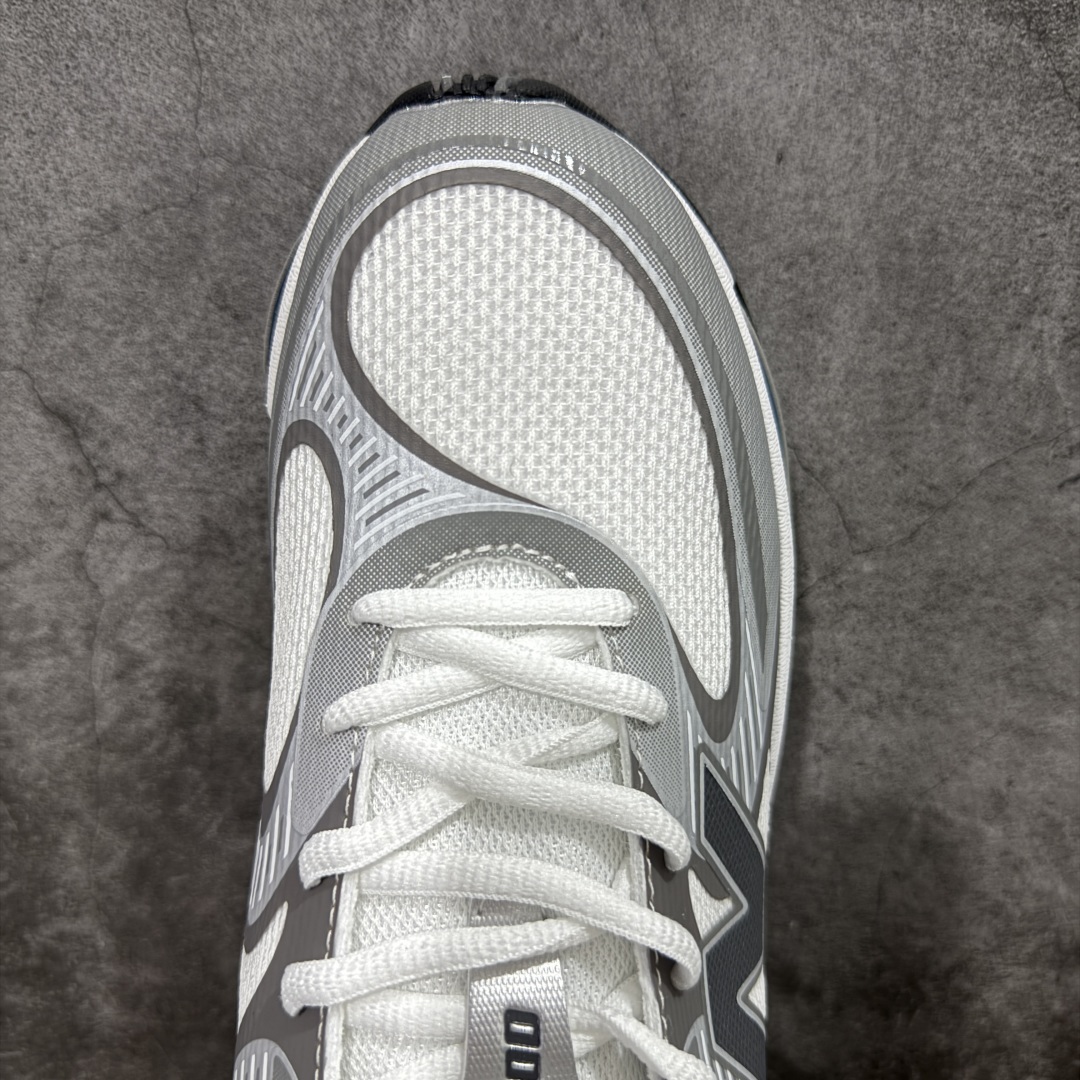 图片[5]-【公司级】New Balance NB2000 舒适百搭防滑耐磨低帮 休闲跑步鞋 New Balance 在近两年的球鞋市场屡出奇招，在经典鞋型保持进一步增长的同时，推出的每一款新鞋型也都有傲人的战绩。在 327、9060 等鞋型获得成功之后，今天 New Balance 家族又迎来了新鲜血液的注入。这双New Balance 2000 依然是融合了新旧元素的跑鞋造型，命名为 2000，或许是它的设计理念有着 Y2K 的血统。最大的亮点，在于这双鞋的中底。外侧以五个ABZORB 单元，带来极具辨识度和冲击力的视觉效果，让这双鞋在外观和脚感方面都颇具吸引力。 尺码：36 37 37.5 38 38.5 39 40 40.5 41 42 42.5 43 44 45-选品中心