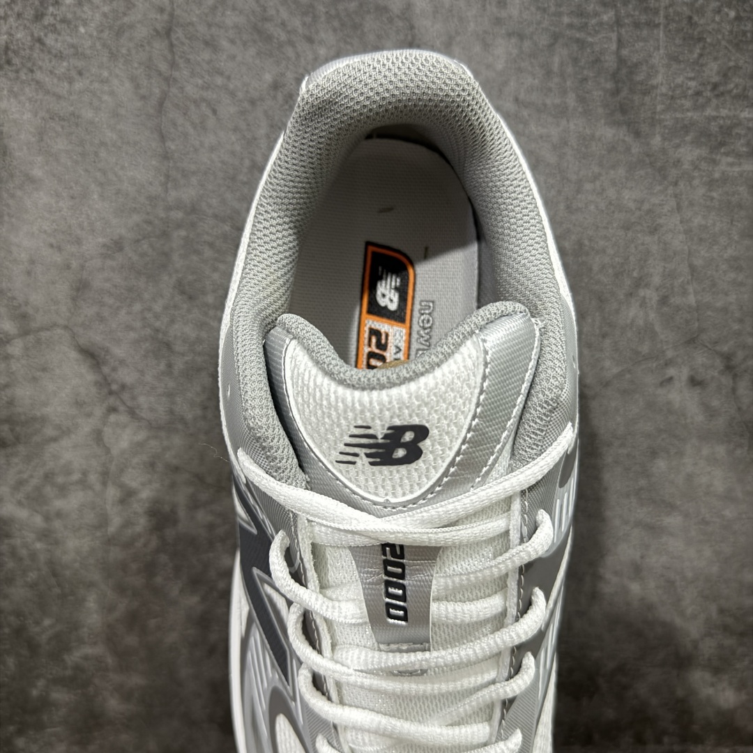 图片[8]-【公司级】New Balance NB2000 舒适百搭防滑耐磨低帮 休闲跑步鞋 New Balance 在近两年的球鞋市场屡出奇招，在经典鞋型保持进一步增长的同时，推出的每一款新鞋型也都有傲人的战绩。在 327、9060 等鞋型获得成功之后，今天 New Balance 家族又迎来了新鲜血液的注入。这双New Balance 2000 依然是融合了新旧元素的跑鞋造型，命名为 2000，或许是它的设计理念有着 Y2K 的血统。最大的亮点，在于这双鞋的中底。外侧以五个ABZORB 单元，带来极具辨识度和冲击力的视觉效果，让这双鞋在外观和脚感方面都颇具吸引力。 尺码：36 37 37.5 38 38.5 39 40 40.5 41 42 42.5 43 44 45-选品中心