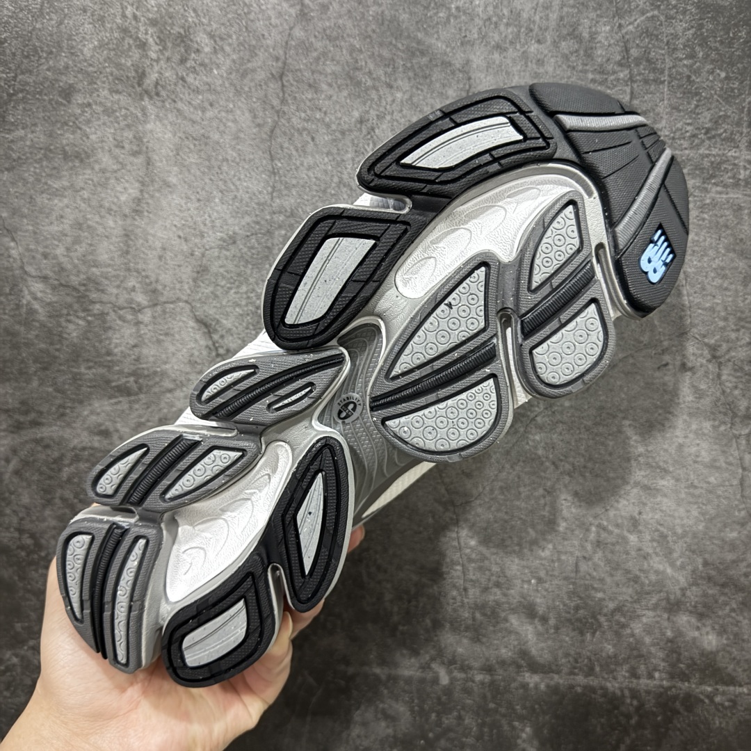 图片[9]-【公司级】New Balance NB2000 舒适百搭防滑耐磨低帮 休闲跑步鞋 New Balance 在近两年的球鞋市场屡出奇招，在经典鞋型保持进一步增长的同时，推出的每一款新鞋型也都有傲人的战绩。在 327、9060 等鞋型获得成功之后，今天 New Balance 家族又迎来了新鲜血液的注入。这双New Balance 2000 依然是融合了新旧元素的跑鞋造型，命名为 2000，或许是它的设计理念有着 Y2K 的血统。最大的亮点，在于这双鞋的中底。外侧以五个ABZORB 单元，带来极具辨识度和冲击力的视觉效果，让这双鞋在外观和脚感方面都颇具吸引力。 尺码：36 37 37.5 38 38.5 39 40 40.5 41 42 42.5 43 44 45-选品中心