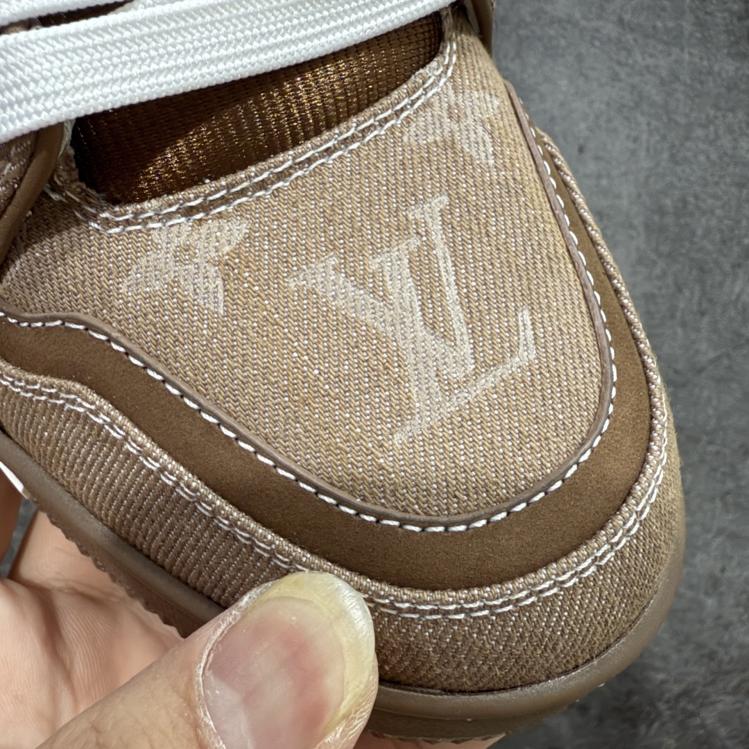 图片[5]-【海淘代购升级版】 现货当天可取 LV Trainer系列高奢运动鞋 棕牛仔 新款芯片顶级 潮人必备单品 同步ZP官网空胶工艺 鞋舌、挂饰均镶嵌NFC芯片感应装置 正确胶片断点式设计 中底正确还原原版油印字母比例 1：1原楦格板、楦头、刀磨全新升级！ 独家订制顶级压纹麂皮 原版开模TPU大底 质感原版一致 垫脚聚米微料加透气英伦网布 披靡市场任何版本！细节完美呈现！ 代购指定版本 全新升级最新双盒包装 扫码秒进官网！ 全套包装配件同比原版 尺码： 38-46-选品中心