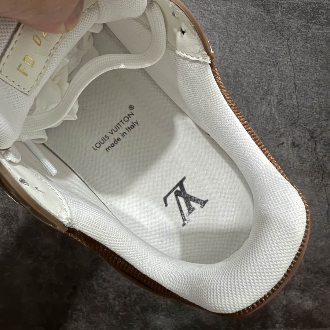 图片[8]-【海淘代购升级版】 现货当天可取 LV Trainer系列高奢运动鞋 棕牛仔 新款芯片顶级 潮人必备单品 同步ZP官网空胶工艺 鞋舌、挂饰均镶嵌NFC芯片感应装置 正确胶片断点式设计 中底正确还原原版油印字母比例 1：1原楦格板、楦头、刀磨全新升级！ 独家订制顶级压纹麂皮 原版开模TPU大底 质感原版一致 垫脚聚米微料加透气英伦网布 披靡市场任何版本！细节完美呈现！ 代购指定版本 全新升级最新双盒包装 扫码秒进官网！ 全套包装配件同比原版 尺码： 38-46-选品中心