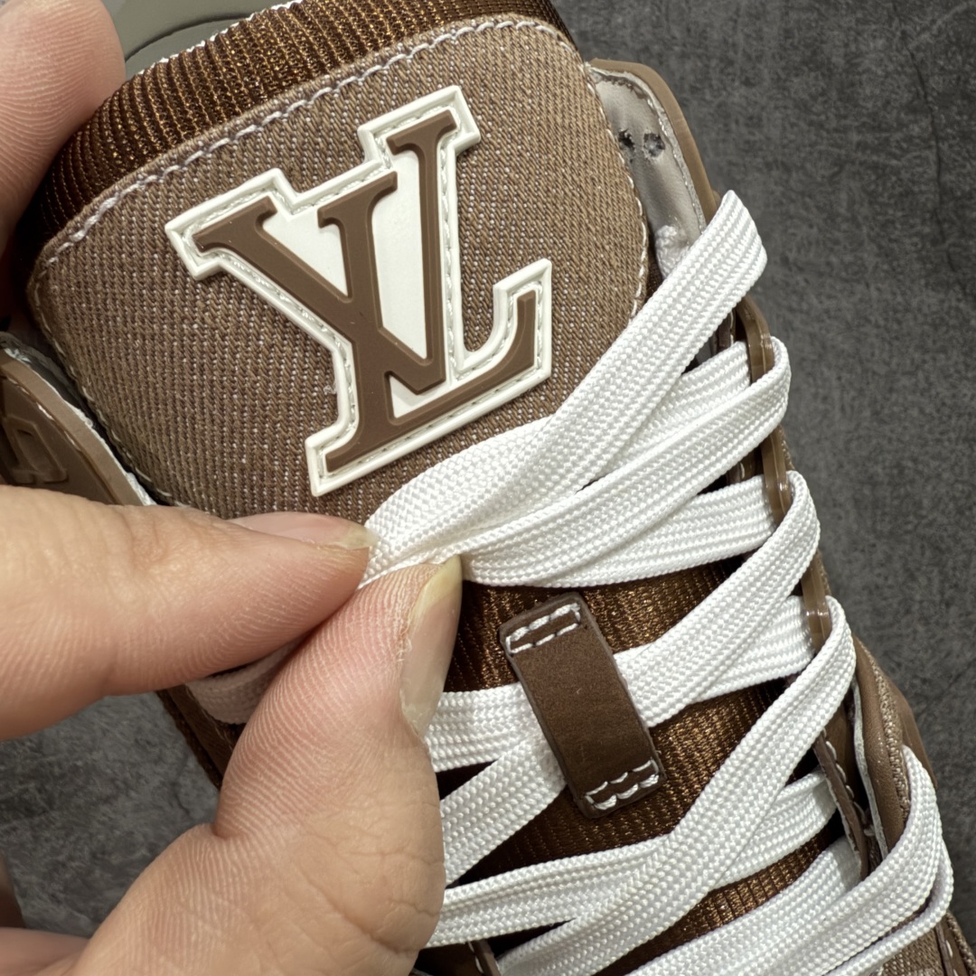 图片[6]-【海淘代购升级版】 现货当天可取 LV Trainer系列高奢运动鞋 棕牛仔 新款芯片顶级 潮人必备单品 同步ZP官网空胶工艺 鞋舌、挂饰均镶嵌NFC芯片感应装置 正确胶片断点式设计 中底正确还原原版油印字母比例 1：1原楦格板、楦头、刀磨全新升级！ 独家订制顶级压纹麂皮 原版开模TPU大底 质感原版一致 垫脚聚米微料加透气英伦网布 披靡市场任何版本！细节完美呈现！ 代购指定版本 全新升级最新双盒包装 扫码秒进官网！ 全套包装配件同比原版 尺码： 38-46-选品中心