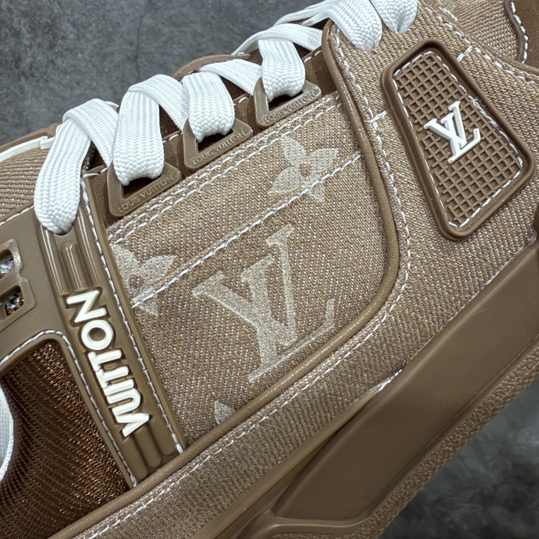 图片[4]-【海淘代购升级版】 现货当天可取 LV Trainer系列高奢运动鞋 棕牛仔 新款芯片顶级 潮人必备单品 同步ZP官网空胶工艺 鞋舌、挂饰均镶嵌NFC芯片感应装置 正确胶片断点式设计 中底正确还原原版油印字母比例 1：1原楦格板、楦头、刀磨全新升级！ 独家订制顶级压纹麂皮 原版开模TPU大底 质感原版一致 垫脚聚米微料加透气英伦网布 披靡市场任何版本！细节完美呈现！ 代购指定版本 全新升级最新双盒包装 扫码秒进官网！ 全套包装配件同比原版 尺码： 38-46-选品中心