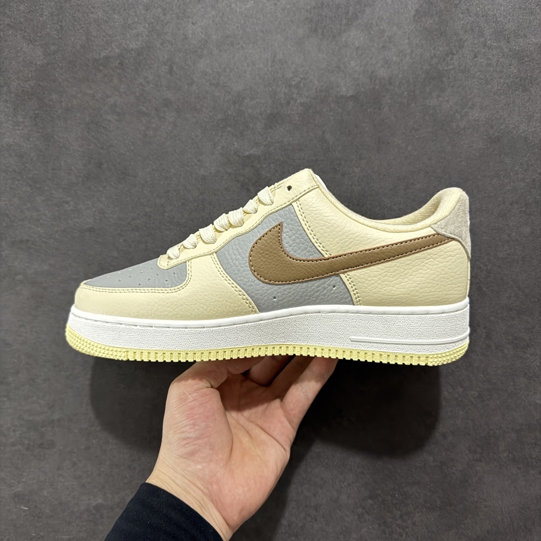图片[2]-【福利版】Nike Air Force 1 Low 空军一号低帮百搭休闲运动板鞋。柔软、弹性十足的缓震性能和出色的中底设计，横跨复古与现代的外型结合，造就出风靡全球三十多年的Force 1，直到今天还深受青睐。 货号：DX8953-100 尺码：36 36.5 37.5 38 38.5 39 40 40.5 41 42 42.5 43 44 44.5 45-选品中心