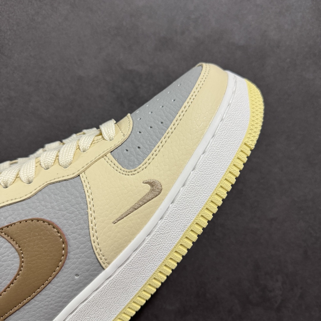 图片[5]-【福利版】Nike Air Force 1 Low 空军一号低帮百搭休闲运动板鞋。柔软、弹性十足的缓震性能和出色的中底设计，横跨复古与现代的外型结合，造就出风靡全球三十多年的Force 1，直到今天还深受青睐。 货号：DX8953-100 尺码：36 36.5 37.5 38 38.5 39 40 40.5 41 42 42.5 43 44 44.5 45-选品中心