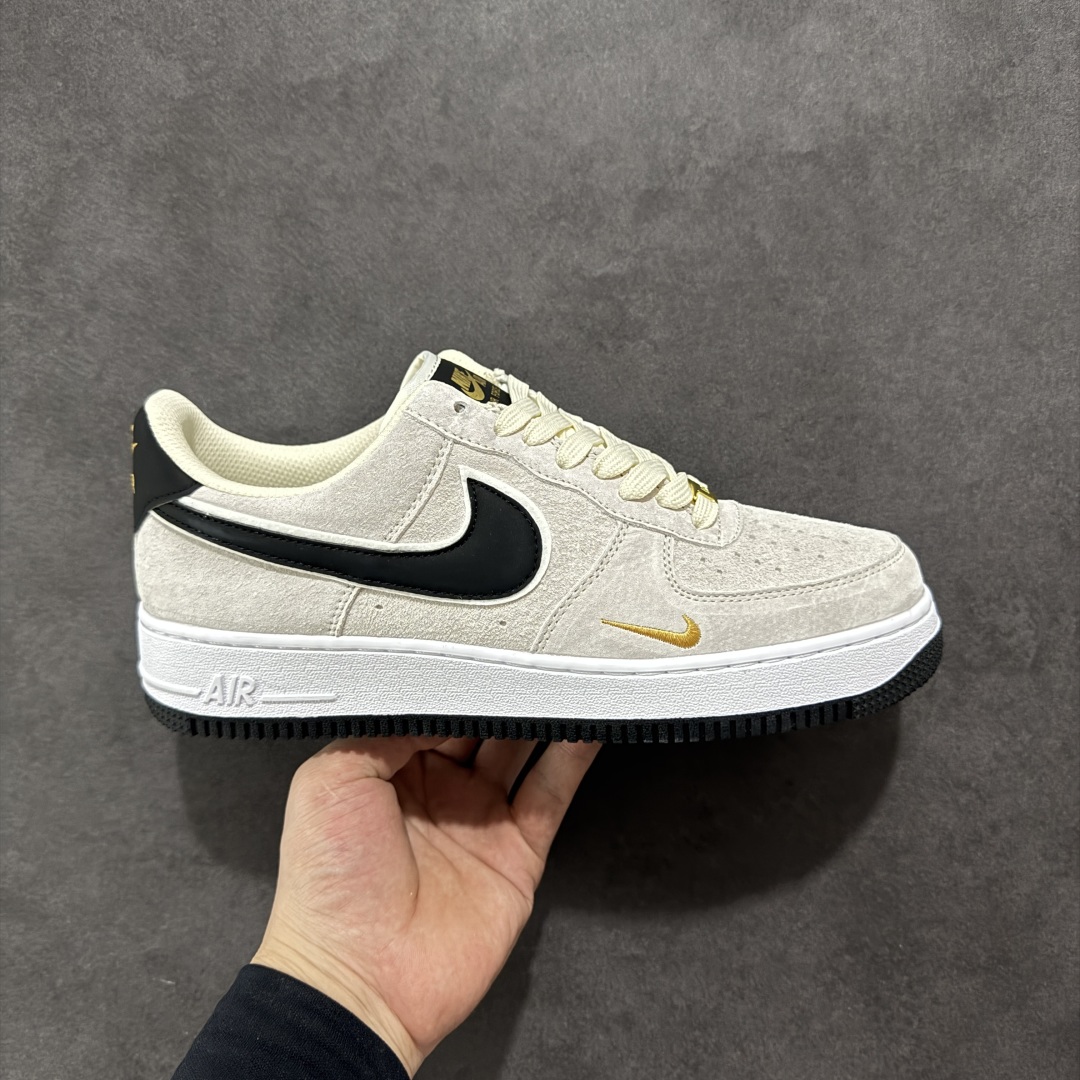 【福利版】Nike Air Force 1 Low 空军一号低帮百搭休闲运动板鞋。柔软、弹性十足的缓震性能和出色的中底设计,横跨复古与现代的外型结合,造就出风靡全球三十多年的Force 1,直到今天还深受青睐。 货号:DQ6628-211 尺码:36 36.5 37.5 38 38.5 39 40 40.5 41 42 42.5 43 44 44.5 45-选品中心