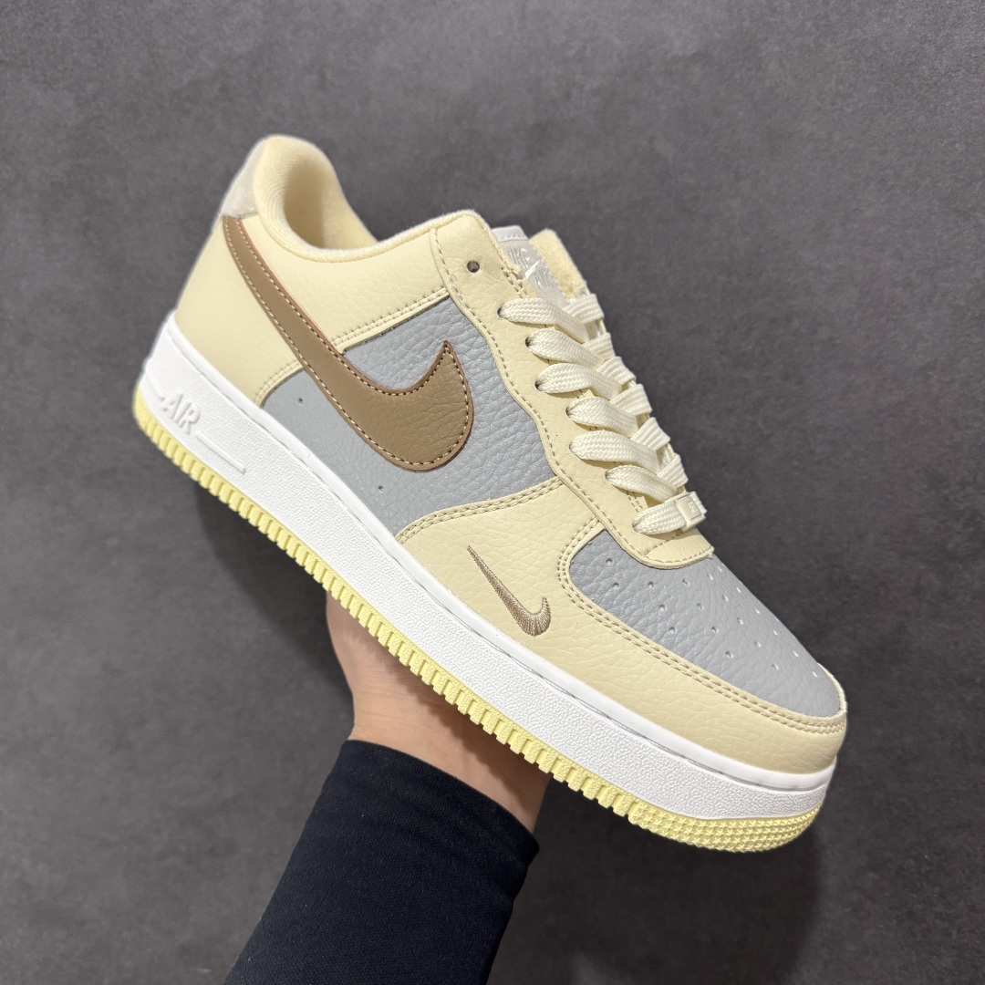 图片[3]-【福利版】Nike Air Force 1 Low 空军一号低帮百搭休闲运动板鞋。柔软、弹性十足的缓震性能和出色的中底设计，横跨复古与现代的外型结合，造就出风靡全球三十多年的Force 1，直到今天还深受青睐。 货号：DX8953-100 尺码：36 36.5 37.5 38 38.5 39 40 40.5 41 42 42.5 43 44 44.5 45-选品中心