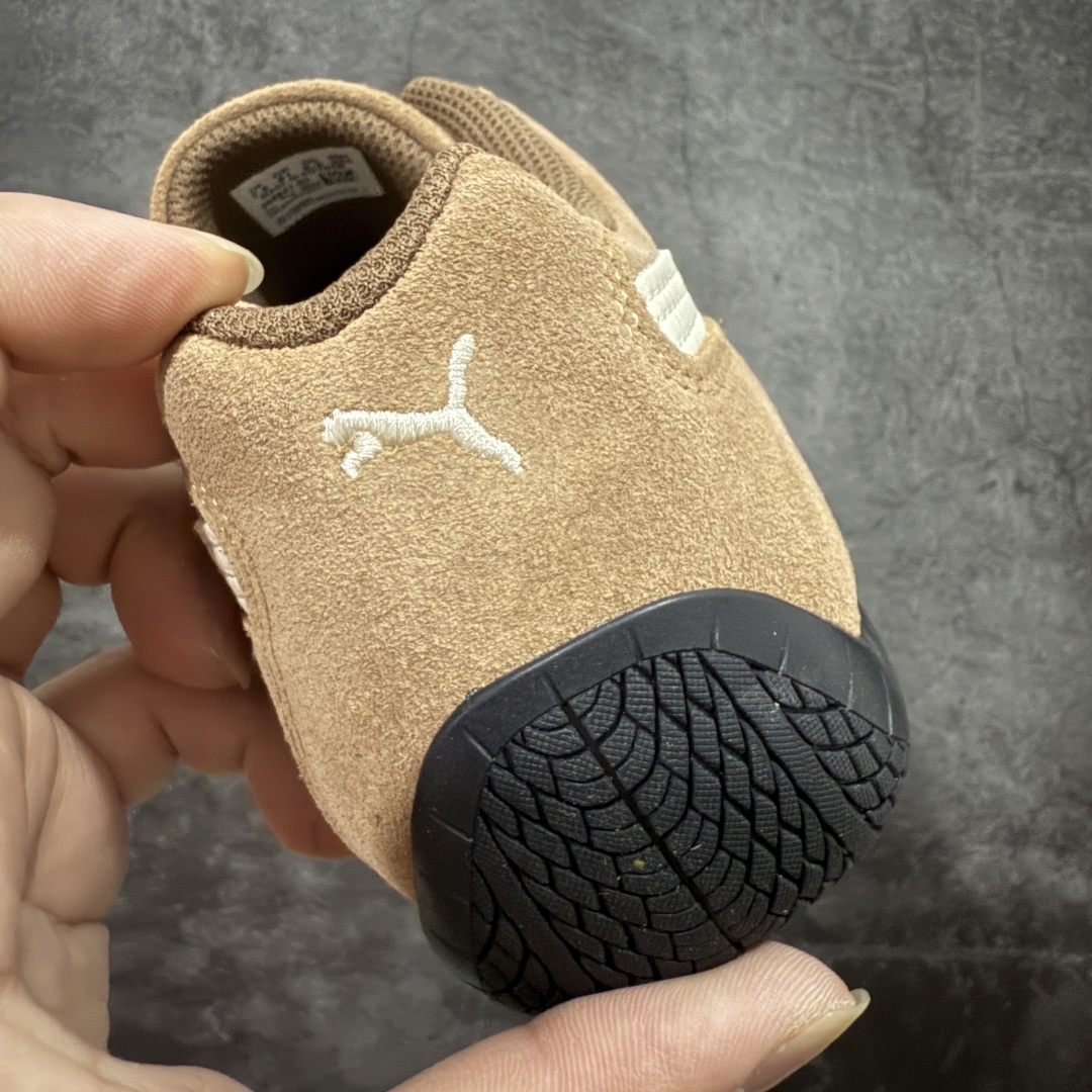 图片[2]-【CS纯原版】Puma Speedcat OG Sparco 彪马罗马阿莫尔系列 复古运动休闲赛车跑鞋 棕白刺绣 市场第一梯队品质 版型 细节 烫金走线 完全碾压市场任意版本 欢迎对比🆚 工厂耗时3个月开发 原装档案原数据纸版楦型 采用固色翻毛皮鞋面材质(正确二次成型\’猛帮\’成型工艺🆚区别市面版本!!) 外置原数据开发轻量耐磨橡胶大底💪🏻 全球知名运动品牌PUMA宝马赛车系列 融合了宝马车队的标志性配色 以趣味十足又前卫复古的设计引领潮流 将赛道精神融入街头时尚 开启前卫竞速之旅 主打前卫复古风 Roma鞋款的鞋侧以复古的流线造型 缀以宝马经典Logo 巧妙吸睛 而Speedcat鞋款以亮眼三色条纹元素缀以舒适鞋面 赋予了独特的个性美学 演绎赛车的无尽能量 货号：398847 02 尺码：35-45-选品中心
