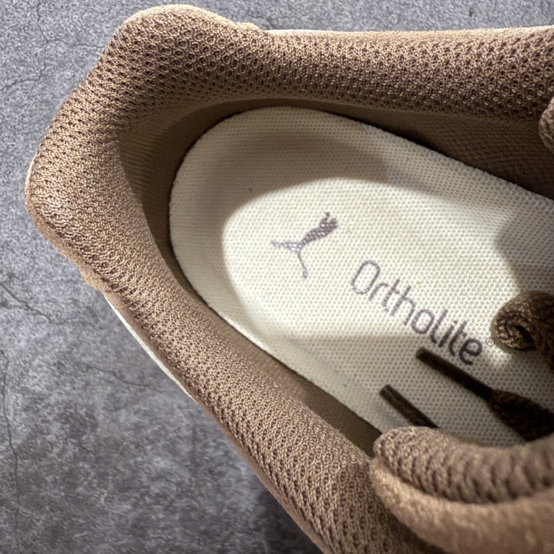 图片[6]-【CS纯原版】Puma Speedcat OG Sparco 彪马罗马阿莫尔系列 复古运动休闲赛车跑鞋 棕白刺绣 市场第一梯队品质 版型 细节 烫金走线 完全碾压市场任意版本 欢迎对比🆚 工厂耗时3个月开发 原装档案原数据纸版楦型 采用固色翻毛皮鞋面材质(正确二次成型\’猛帮\’成型工艺🆚区别市面版本!!) 外置原数据开发轻量耐磨橡胶大底💪🏻 全球知名运动品牌PUMA宝马赛车系列 融合了宝马车队的标志性配色 以趣味十足又前卫复古的设计引领潮流 将赛道精神融入街头时尚 开启前卫竞速之旅 主打前卫复古风 Roma鞋款的鞋侧以复古的流线造型 缀以宝马经典Logo 巧妙吸睛 而Speedcat鞋款以亮眼三色条纹元素缀以舒适鞋面 赋予了独特的个性美学 演绎赛车的无尽能量 货号：398847 02 尺码：35-45-选品中心