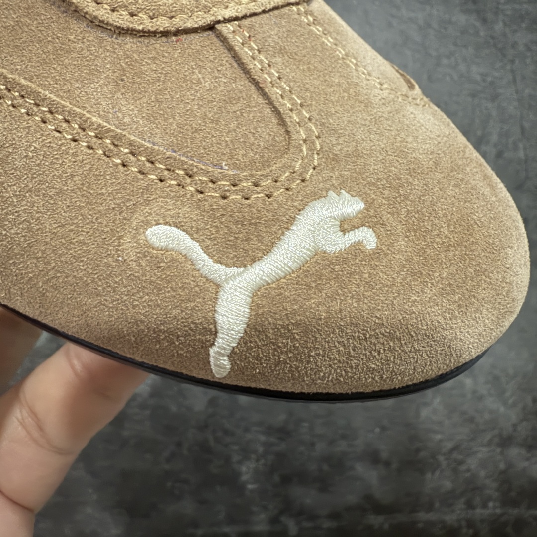 图片[4]-【CS纯原版】Puma Speedcat OG Sparco 彪马罗马阿莫尔系列 复古运动休闲赛车跑鞋 棕白刺绣 市场第一梯队品质 版型 细节 烫金走线 完全碾压市场任意版本 欢迎对比🆚 工厂耗时3个月开发 原装档案原数据纸版楦型 采用固色翻毛皮鞋面材质(正确二次成型\’猛帮\’成型工艺🆚区别市面版本!!) 外置原数据开发轻量耐磨橡胶大底💪🏻 全球知名运动品牌PUMA宝马赛车系列 融合了宝马车队的标志性配色 以趣味十足又前卫复古的设计引领潮流 将赛道精神融入街头时尚 开启前卫竞速之旅 主打前卫复古风 Roma鞋款的鞋侧以复古的流线造型 缀以宝马经典Logo 巧妙吸睛 而Speedcat鞋款以亮眼三色条纹元素缀以舒适鞋面 赋予了独特的个性美学 演绎赛车的无尽能量 货号：398847 02 尺码：35-45-选品中心