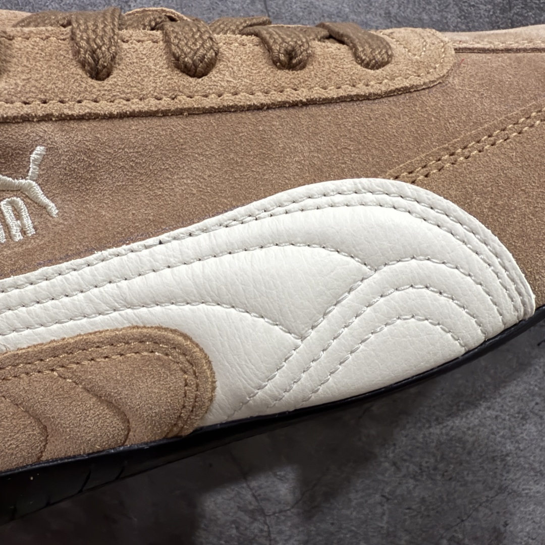 图片[7]-【CS纯原版】Puma Speedcat OG Sparco 彪马罗马阿莫尔系列 复古运动休闲赛车跑鞋 棕白刺绣 市场第一梯队品质 版型 细节 烫金走线 完全碾压市场任意版本 欢迎对比🆚 工厂耗时3个月开发 原装档案原数据纸版楦型 采用固色翻毛皮鞋面材质(正确二次成型\’猛帮\’成型工艺🆚区别市面版本!!) 外置原数据开发轻量耐磨橡胶大底💪🏻 全球知名运动品牌PUMA宝马赛车系列 融合了宝马车队的标志性配色 以趣味十足又前卫复古的设计引领潮流 将赛道精神融入街头时尚 开启前卫竞速之旅 主打前卫复古风 Roma鞋款的鞋侧以复古的流线造型 缀以宝马经典Logo 巧妙吸睛 而Speedcat鞋款以亮眼三色条纹元素缀以舒适鞋面 赋予了独特的个性美学 演绎赛车的无尽能量 货号：398847 02 尺码：35-45-选品中心