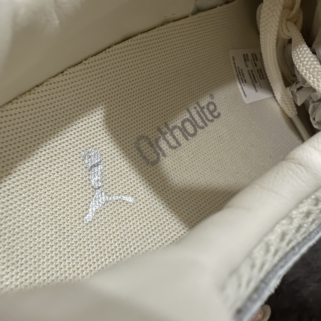 图片[7]-【渠道纯原版】Puma Speedcat OG Sparco 彪马罗马阿莫尔系列 复古运动休闲赛车跑鞋 白银 目前市场最优版本 无论是版型 细节 烫金走线 完全碾压市场任意版本 欢迎对比🆚 工厂耗时3个月开发 原装档案原数据纸版楦型 采用固色翻毛皮鞋面材质(正确二次成型\’猛帮\’成型工艺🆚区别市面版本!!) 外置原数据开发轻量耐磨橡胶大底💪🏻 全球知名运动品牌PUMA宝马赛车系列 融合了宝马车队的标志性配色 以趣味十足又前卫复古的设计引领潮流 将赛道精神融入街头时尚 开启前卫竞速之旅 主打前卫复古风 Roma鞋款的鞋侧以复古的流线造型 缀以宝马经典Logo 巧妙吸睛 而Speedcat鞋款以亮眼三色条纹元素缀以舒适鞋面 赋予了独特的个性美学 演绎赛车的无尽能量 尺码：36-45 货号：403902-01-选品中心