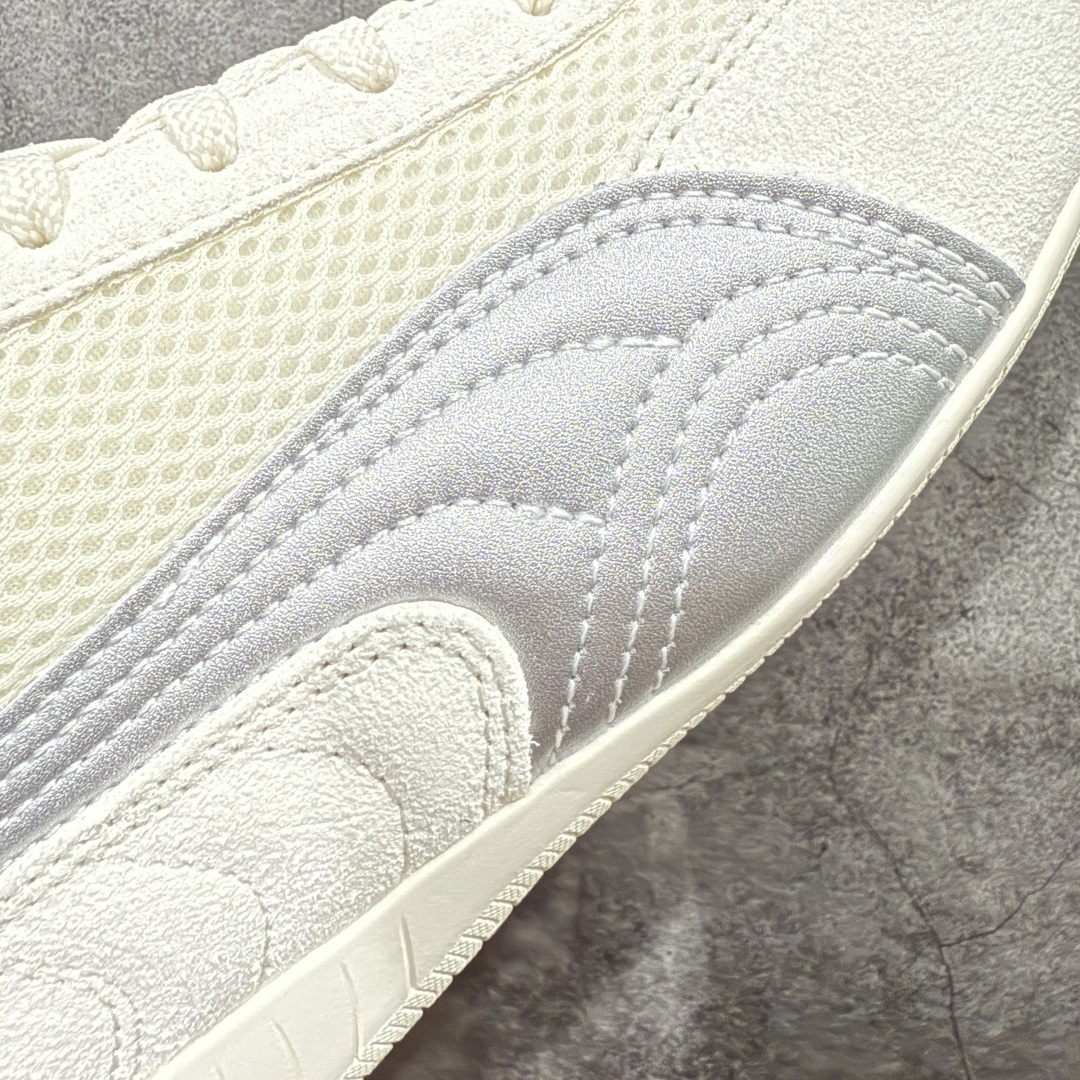 图片[3]-【渠道纯原版】Puma Speedcat OG Sparco 彪马罗马阿莫尔系列 复古运动休闲赛车跑鞋 白银 目前市场最优版本 无论是版型 细节 烫金走线 完全碾压市场任意版本 欢迎对比🆚 工厂耗时3个月开发 原装档案原数据纸版楦型 采用固色翻毛皮鞋面材质(正确二次成型\’猛帮\’成型工艺🆚区别市面版本!!) 外置原数据开发轻量耐磨橡胶大底💪🏻 全球知名运动品牌PUMA宝马赛车系列 融合了宝马车队的标志性配色 以趣味十足又前卫复古的设计引领潮流 将赛道精神融入街头时尚 开启前卫竞速之旅 主打前卫复古风 Roma鞋款的鞋侧以复古的流线造型 缀以宝马经典Logo 巧妙吸睛 而Speedcat鞋款以亮眼三色条纹元素缀以舒适鞋面 赋予了独特的个性美学 演绎赛车的无尽能量 尺码：36-45 货号：403902-01-选品中心