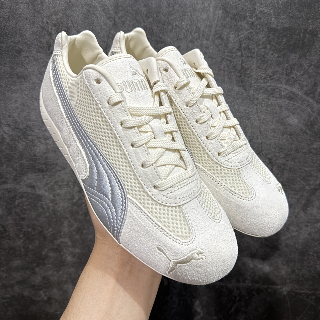 【渠道纯原版】Puma Speedcat OG Sparco 彪马罗马阿莫尔系列 复古运动休闲赛车跑鞋 白银 目前市场最优版本 无论是版型 细节 烫金走线 完全碾压市场任意版本 欢迎对比🆚 工厂耗时3个月开发 原装档案原数据纸版楦型 采用固色翻毛皮鞋面材质(正确二次成型\'猛帮\'成型工艺🆚区别市面版本!!) 外置原数据开发轻量耐磨橡胶大底💪🏻 全球知名运动品牌PUMA宝马赛车系列 融合了宝马车队的标志性配色 以趣味十足又前卫复古的设计引领潮流 将赛道精神融入街头时尚 开启前卫竞速之旅 主打前卫复古风 Roma鞋款的鞋侧以复古的流线造型 缀以宝马经典Logo 巧妙吸睛 而Speedcat鞋款以亮眼三色条纹元素缀以舒适鞋面 赋予了独特的个性美学 演绎赛车的无尽能量 尺码:36-45 货号:403902-01-选品中心