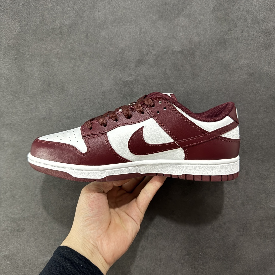 图片[2]-【YC纯原】NK Dunk Low 红杉 DV0833-115 实力大厂出品 新配色陆续开发 全套原纸板楦头开发 确保原汁原味 完美呈现DUNK版型 一比一鞋头弧度高度鞋身弧度 此版本只针对中端市场 皮料材质有所更替 其他数据细节工艺流程均保持一致 绝不口嗨 细节品控鞋型随意对比 独家私模官方第六代原厂航空铝磨具打磨大底 鞋头坡度极致还原 无解鞋型 原盒原配 圈内天花板工艺 原厂玻璃冲刀 超高清洁度 全鞋零毛边皮料切割 原厂中底布点胶 中底布拉帮走线遵循公司 尺码：36 36.5 37.5 38 38.5 39 40 40.5 41 42 42.5 43 44 44.5 45 46-选品中心