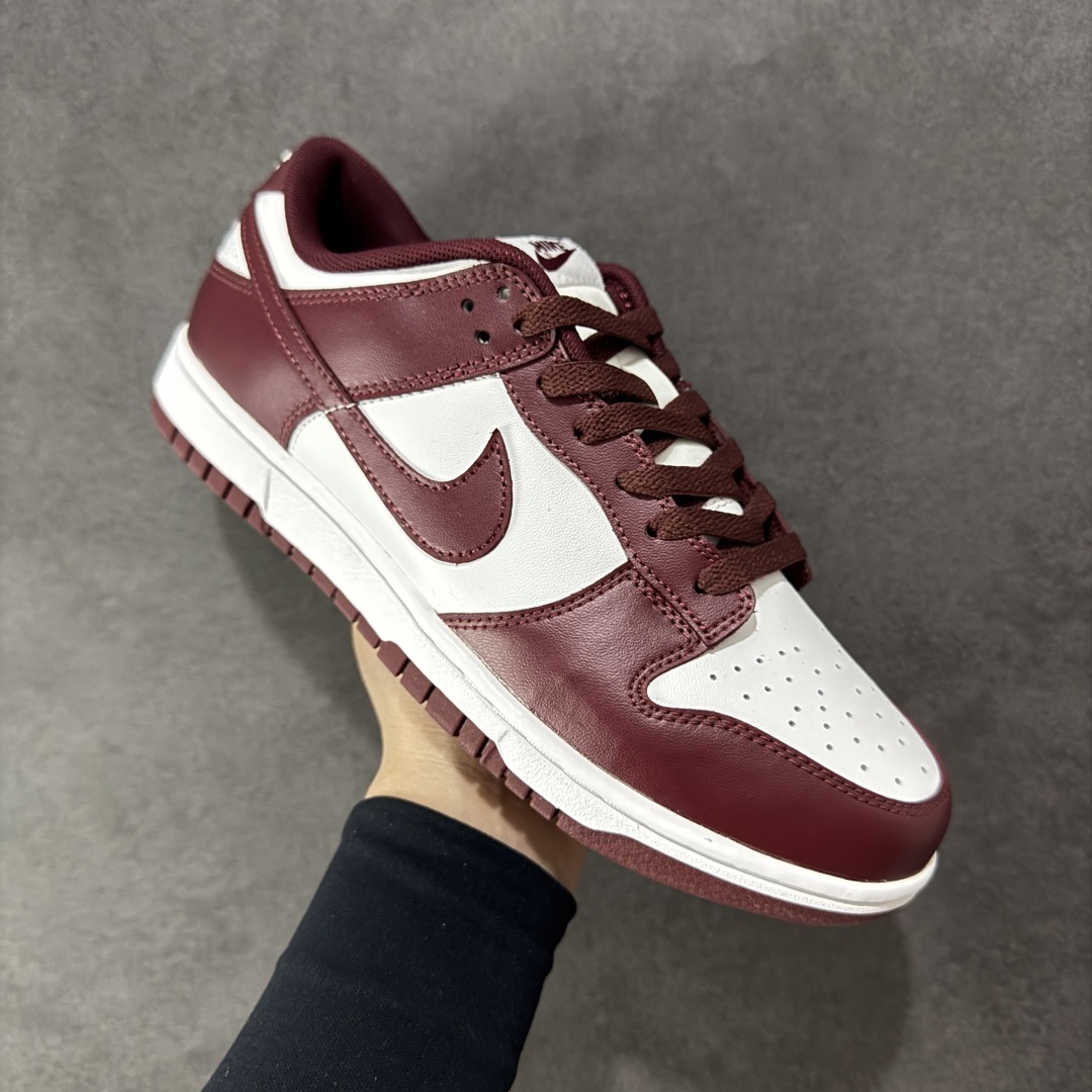 图片[3]-【YC纯原】NK Dunk Low 红杉 DV0833-115 实力大厂出品 新配色陆续开发 全套原纸板楦头开发 确保原汁原味 完美呈现DUNK版型 一比一鞋头弧度高度鞋身弧度 此版本只针对中端市场 皮料材质有所更替 其他数据细节工艺流程均保持一致 绝不口嗨 细节品控鞋型随意对比 独家私模官方第六代原厂航空铝磨具打磨大底 鞋头坡度极致还原 无解鞋型 原盒原配 圈内天花板工艺 原厂玻璃冲刀 超高清洁度 全鞋零毛边皮料切割 原厂中底布点胶 中底布拉帮走线遵循公司 尺码：36 36.5 37.5 38 38.5 39 40 40.5 41 42 42.5 43 44 44.5 45 46-选品中心