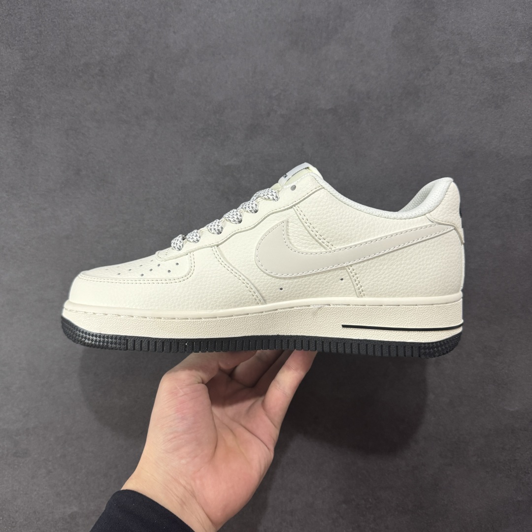 260 【定制版】海外限量发售！NIke Air Force 1 '07 Low “LV联名——米白黑底”空军一号 低帮 XX3168-139