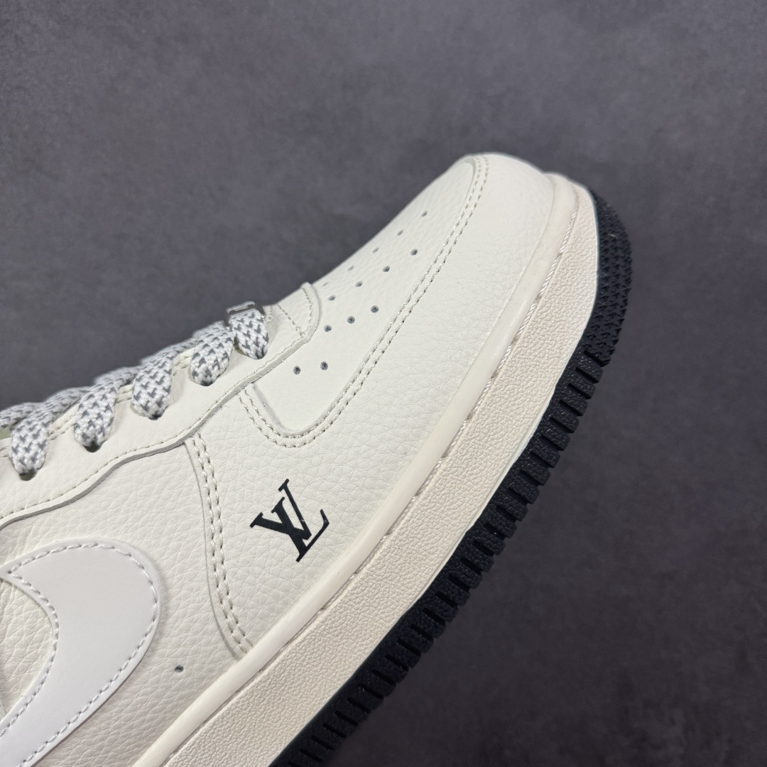 260 【定制版】海外限量发售！NIke Air Force 1 '07 Low “LV联名——米白黑底”空军一号 低帮 XX3168-139