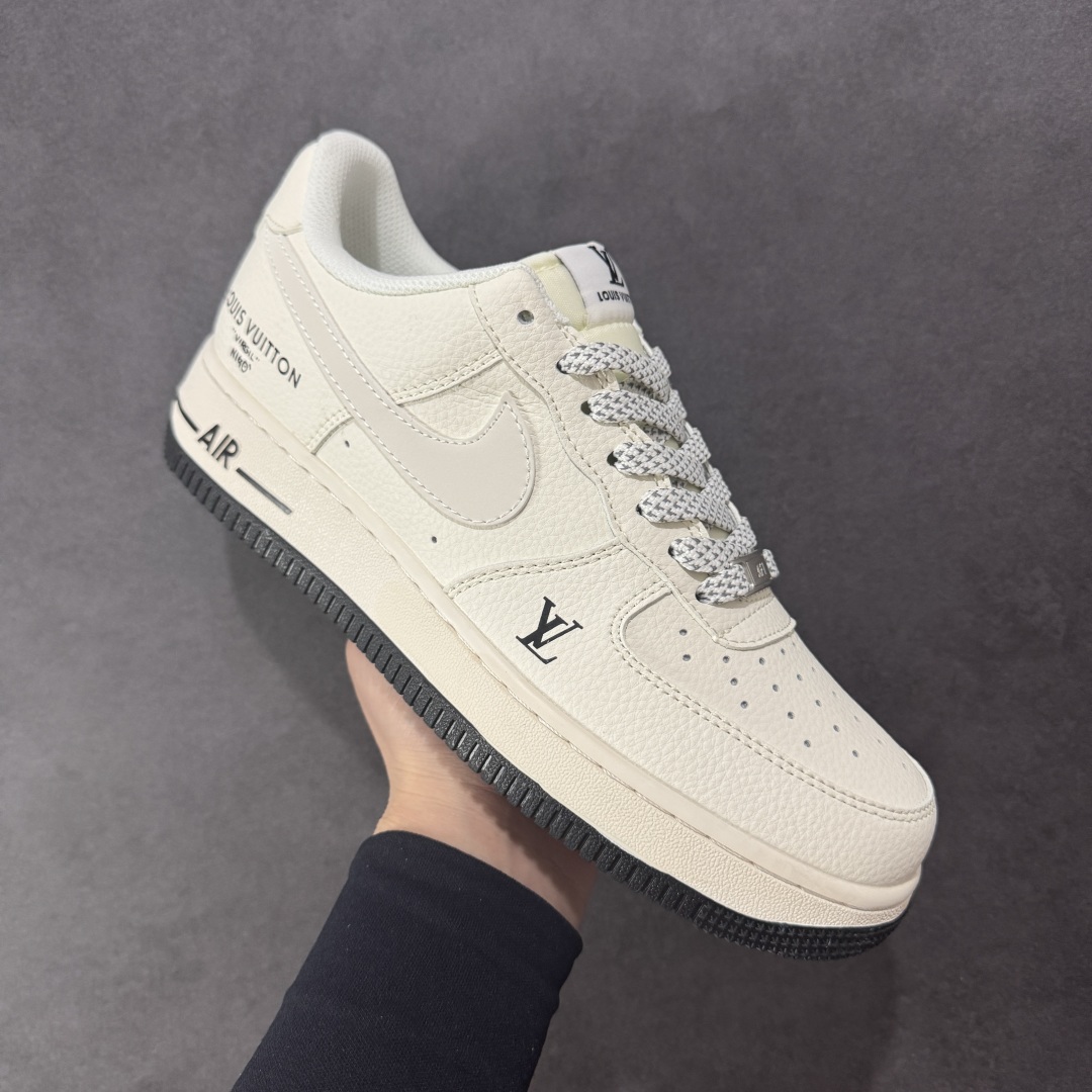 260 【定制版】海外限量发售！NIke Air Force 1 '07 Low “LV联名——米白黑底”空军一号 低帮 XX3168-139