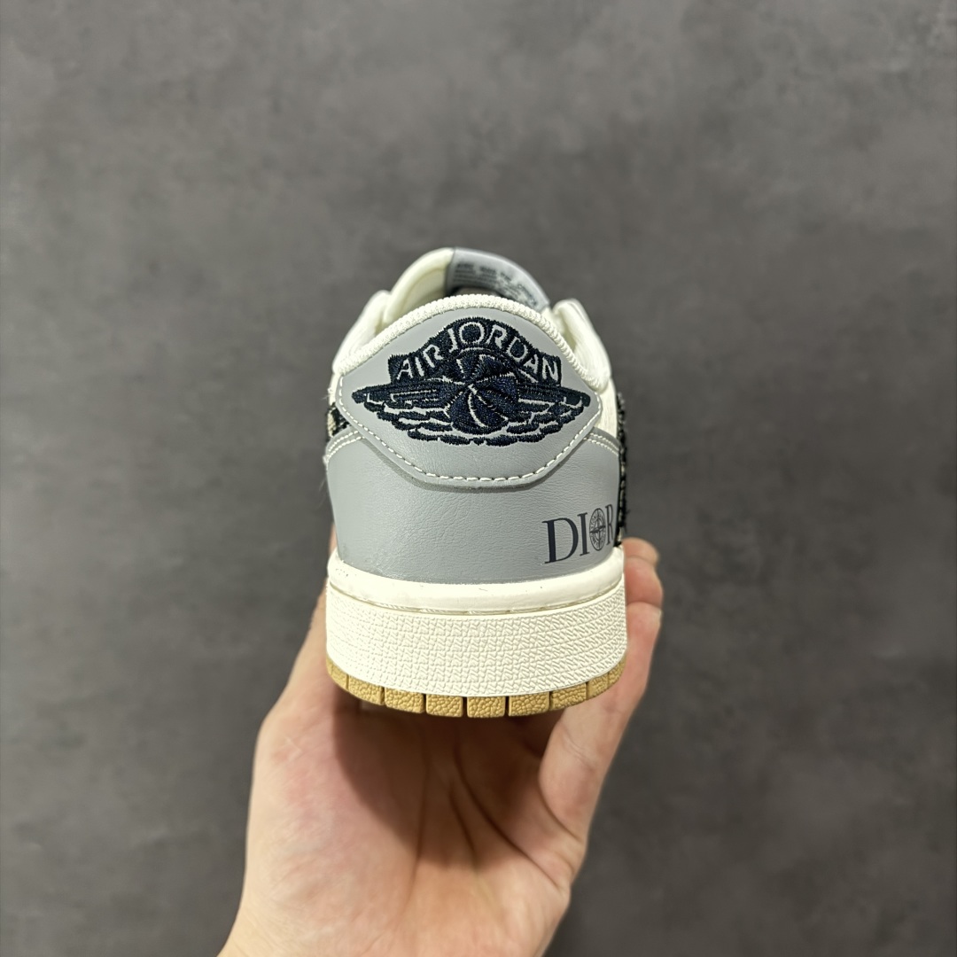 260 【定制版】Dior x Air Jordan 1 Low 定制配色 迪奥联名 乔1 AJ1经典低帮休闲百搭板鞋 XF8698-077