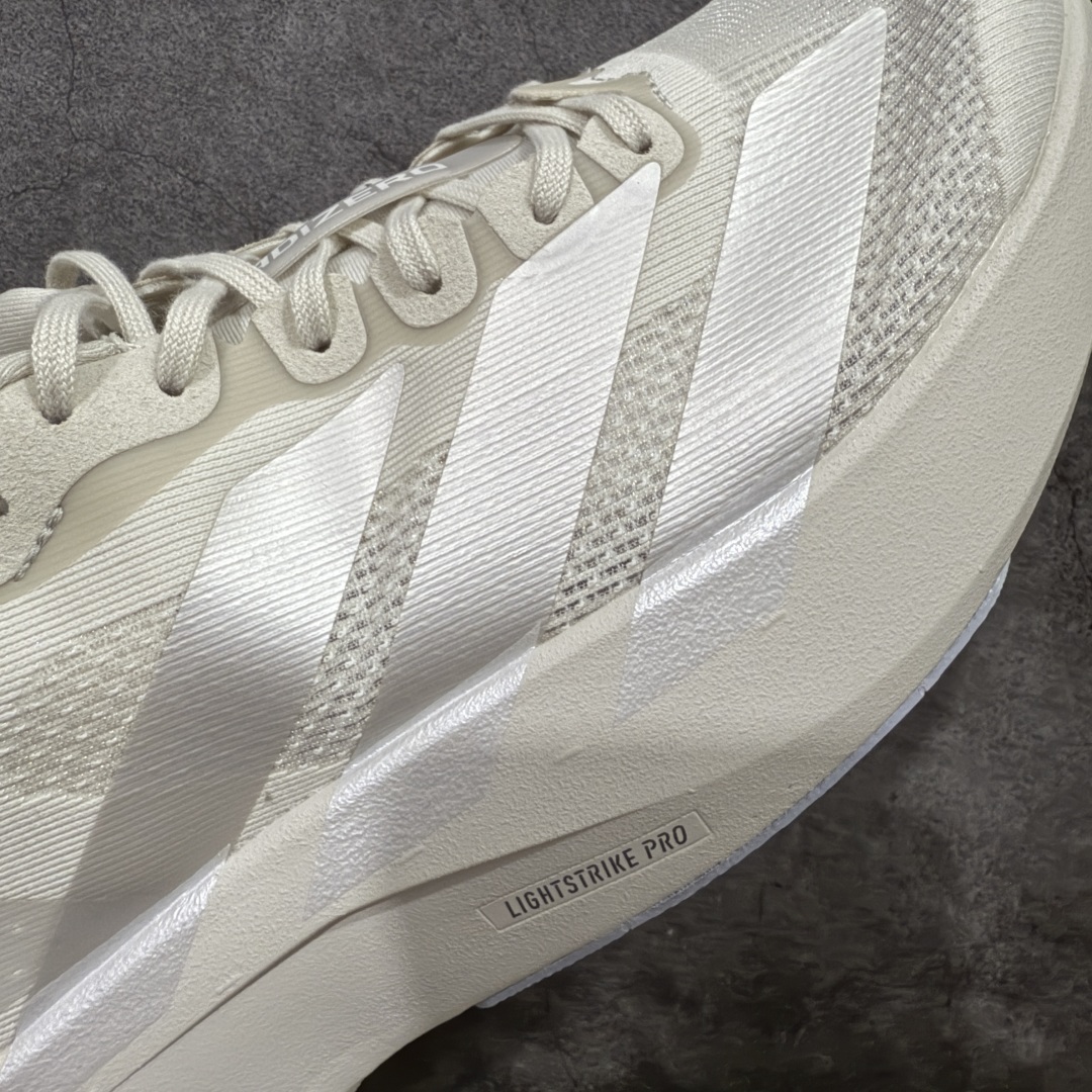 图片[4]-【渠道纯原】AD Adizero Eva SL M 零度进化版系列低帮轻便透气竞速休闲运动慢跑鞋 JR3419 全新版本出货 灰银配色 品相相当完美 细节到位 全鞋均使用原材料 原档案打造 内置碳板 目前市场最强 欢迎对比 相信大家对去年 adidas 横空出世的「顶级超跑」adiZero Adios Pro EVO 1 记忆犹新！不仅登顶阿迪史上最轻跑鞋宝座，更在接下来的全球马拉松赛事中，持续书写着惊人成绩，被网友戏称新一代「阿迪神鞋」全网刷屏！极简设计语言与强烈速度感和存在感的鞋侧三线，让人过目不忘，特别种草！其中定位于中长跑训练的 adidas Adizero Evo SL，整体外观造型与 adiZero Adios Pro EVO 1 非常相似。中底配置方面搭载全掌 Lightstrike Pro，鞋面采用透气网面示人，契合日常训练鞋的定位，更加耐用。外底给到了马牌橡胶，及类似上代竞速旗舰 adidas Adizero Adios Pro 3 区域分布。整体看下来无论是外观的鲜明辨识度，还是配置的扎实程度都很顶。 尺码：36 36⅔ 37⅓ 38 38⅔ 39⅓ 40 40⅔ 41⅓ 42 42⅔ 43⅓ 44 45-选品中心