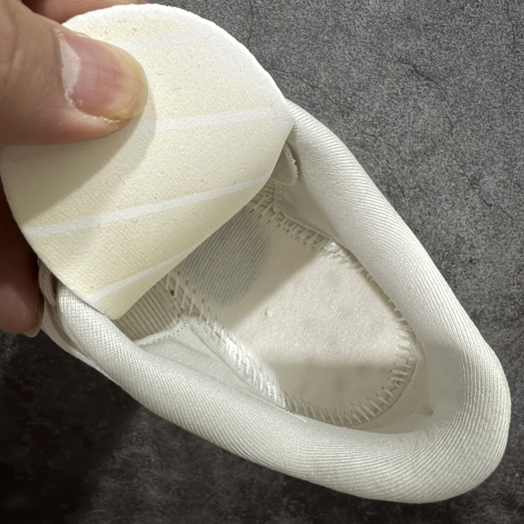 图片[8]-【渠道纯原】AD Adizero Eva SL M 零度进化版系列低帮轻便透气竞速休闲运动慢跑鞋 JR3419 全新版本出货 灰银配色 品相相当完美 细节到位 全鞋均使用原材料 原档案打造 内置碳板 目前市场最强 欢迎对比 相信大家对去年 adidas 横空出世的「顶级超跑」adiZero Adios Pro EVO 1 记忆犹新！不仅登顶阿迪史上最轻跑鞋宝座，更在接下来的全球马拉松赛事中，持续书写着惊人成绩，被网友戏称新一代「阿迪神鞋」全网刷屏！极简设计语言与强烈速度感和存在感的鞋侧三线，让人过目不忘，特别种草！其中定位于中长跑训练的 adidas Adizero Evo SL，整体外观造型与 adiZero Adios Pro EVO 1 非常相似。中底配置方面搭载全掌 Lightstrike Pro，鞋面采用透气网面示人，契合日常训练鞋的定位，更加耐用。外底给到了马牌橡胶，及类似上代竞速旗舰 adidas Adizero Adios Pro 3 区域分布。整体看下来无论是外观的鲜明辨识度，还是配置的扎实程度都很顶。 尺码：36 36⅔ 37⅓ 38 38⅔ 39⅓ 40 40⅔ 41⅓ 42 42⅔ 43⅓ 44 45-选品中心