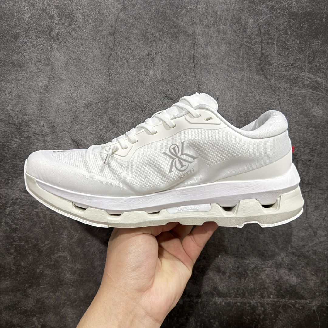 图片[2]-【公司级】KITH x On昂跑 Cloudzone 舒适百搭防滑耐磨 低帮 休闲跑步鞋 CloudTec®专利科技鞋底搭载耐温耐用革新中底泡棉 同时以摇椅圆弧的机能感轮廓 带来流畅平稳的迈步 轻量透气的工程网格结合环保人造麂皮 衬托出活力醒目的视觉效果 饰有品牌Logo的TPU鞋带扣 让系带方式别具一格 是日常穿搭、旅行和城市探索的理想之选 尺码：36-45-选品中心