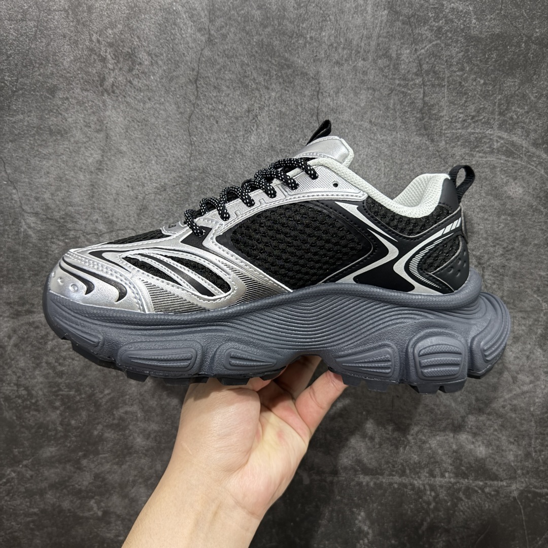 图片[2]-【纯原订单】MLB Winner Chunky 25新款 NY百搭舒适休闲潮流运动厚底增高 防滑耐磨 低帮 老爹鞋 男女同款 银色 潮流厚底时尚街头赛博老爹鞋 MLB官方同步出货 虞书欣等众多潮流明星同款 高弹双层MD大底 原楦原档案数据开发版型（完美鞋头弧度/后套收口效果🆚市面文案版本‼️） 原厂立体填充鞋舌海绵 中底注胶孔原数据开发模具大底原厂转印标市面上唯一纯原版本 原材料打造 内增高6cm 原厂1：1模具开发 原厂进口纳米材质 原盒雷射防伪标包装 天猫订单品质 官网尺码：35 36 36.5 37.5 38 38.5 39 40 40.5 41 42 42.5 43 44 45-选品中心