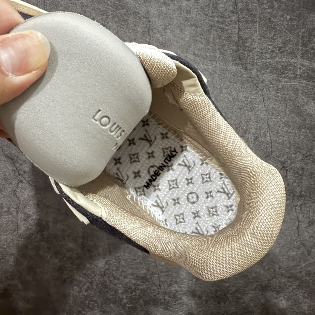 图片[9]-【HS纯原礼盒版】 LV Trainer系列高奢运动鞋 棕色 新款芯片顶级 潮人必备单品 同步ZP官网空胶工艺 鞋舌、挂饰均镶嵌NFC芯片感应装置 正确胶片断点式设计 中底正确还原原版油印字母比例 1：1原楦格板、楦头、刀磨全新升级！ 独家订制顶级压纹麂皮 原版开模TPU大底 质感原版一致 垫脚聚米微料加透气英伦网布 披靡市场任何版本！细节完美呈现！ 代购指定版本 全新升级最新双盒包装 扫码秒进官网！ 全套包装配件同比原版 尺码： 39-45-选品中心