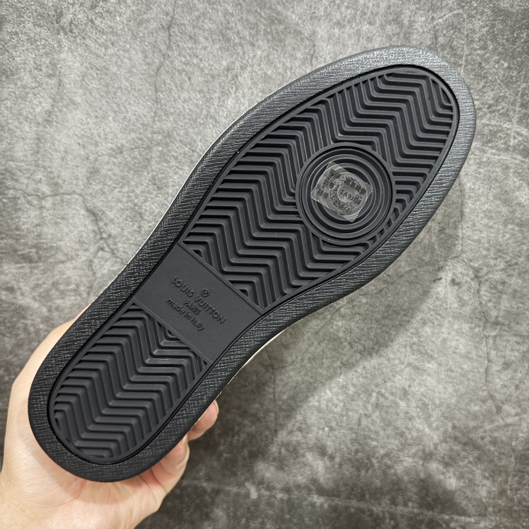 图片[9]-【海淘代购版】Louis Vuitton LV 路易威登 Rivoli 低帮休闲板鞋 海淘代购同渠道品质 高端零售 外贸充正专供 原版购入开发 ZP级全套包装 完美楦型 正确卡色 大底TPU 质感媲美原版 细节与原版一致 请注意区分市面通货材 尺码：38 39 40 41 42 43 44 45 46-选品中心