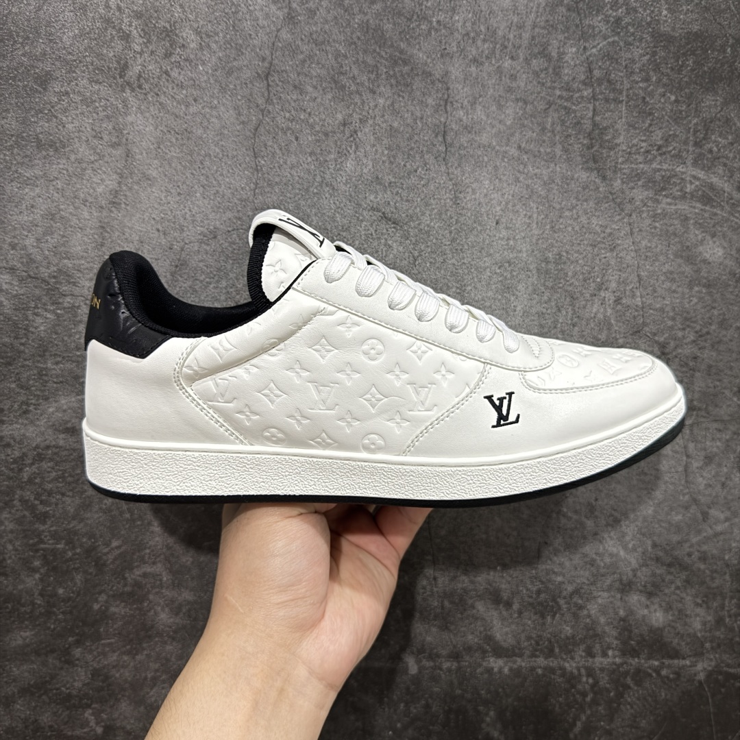 【海淘代购版】Louis Vuitton LV 路易威登 Rivoli 低帮休闲板鞋 海淘代购同渠道品质 高端零售 外贸充正专供 原版购入开发 ZP级全套包装 完美楦型 正确卡色 大底TPU 质感媲美原版 细节与原版一致 请注意区分市面通货材 尺码:38 39 40 41 42 43 44 45 46-选品中心