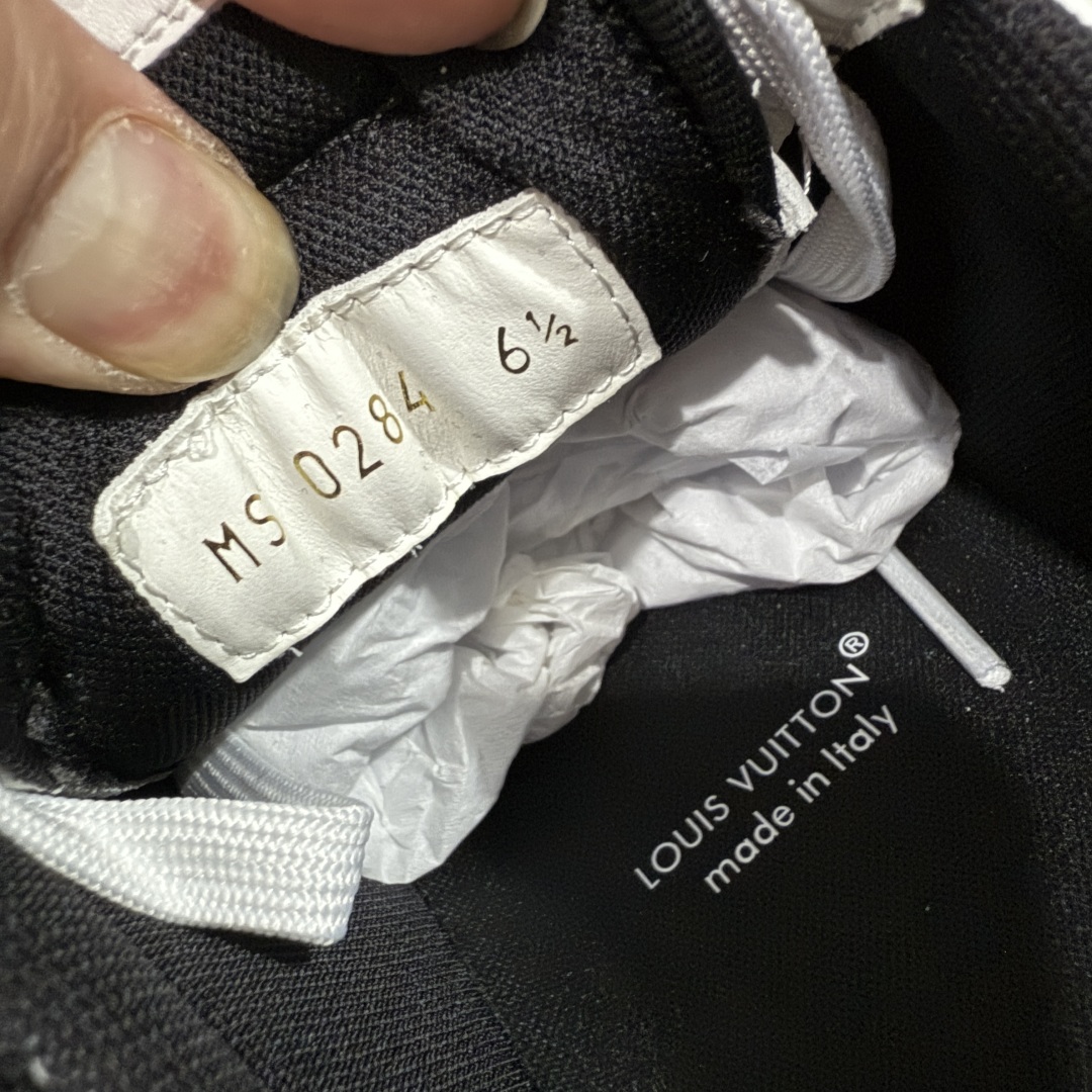 图片[7]-【海淘代购版】Louis Vuitton LV 路易威登 Rivoli 低帮休闲板鞋 海淘代购同渠道品质 高端零售 外贸充正专供 原版购入开发 ZP级全套包装 完美楦型 正确卡色 大底TPU 质感媲美原版 细节与原版一致 请注意区分市面通货材 尺码：38 39 40 41 42 43 44 45 46-选品中心