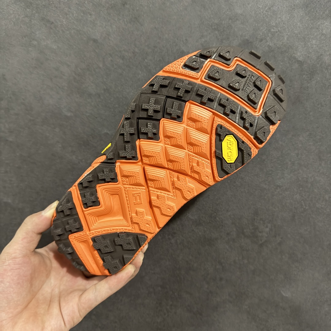 图片[9]-【HK纯原】HOKA One One Hopara Sandals 霍帕拉系列水路两用溯溪3.0 涉水休闲户外露营凉鞋 原版原档案开发 头层磨砂皮 rb+mod组合大底 作为先锋品牌的 HOKA ONE ONE总是以独特的方式 HOPA RA是一款溯溪鞋 又名排水鞋 可长期用于涉水和溯溪 保护脚底和脚趾的安全和舒适 鞋面材料速干 透气 耐磨 鞋底防滑 耐磨 抓地能力强 出于安全考虑 设计要求较高 涉水溯溪过程中 水 泥沙 可以直接从鞋内大孔排出 细纹鞋底使在岩石上抓地能力强 避免打滑 而上路后 鞋面具有快干透气等优点 尺码：36 36.5 37.5 38 39 40 40.5 41 42 42.5 43 44 45-选品中心