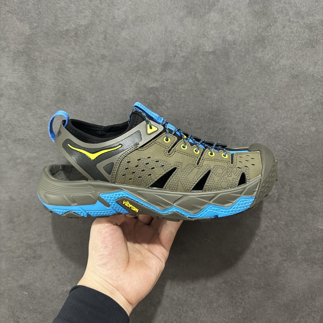 【HK纯原】HOKA One One Hopara Sandals 霍帕拉系列水路两用溯溪3.0 涉水休闲户外露营凉鞋 原版原档案开发 头层磨砂皮 rb+mod组合大底 作为先锋品牌的 HOKA ONE ONE总是以独特的方式 HOPA RA是一款溯溪鞋 又名排水鞋 可长期用于涉水和溯溪 保护脚底和脚趾的安全和舒适 鞋面材料速干 透气 耐磨 鞋底防滑 耐磨 抓地能力强 出于安全考虑 设计要求较高 涉水溯溪过程中 水 泥沙 可以直接从鞋内大孔排出 细纹鞋底使在岩石上抓地能力强 避免打滑 而上路后 鞋面具有快干透气等优点 尺码:36 36.5 37.5 38 39 40 40.5 41 42 42.5 43 44 45-选品中心